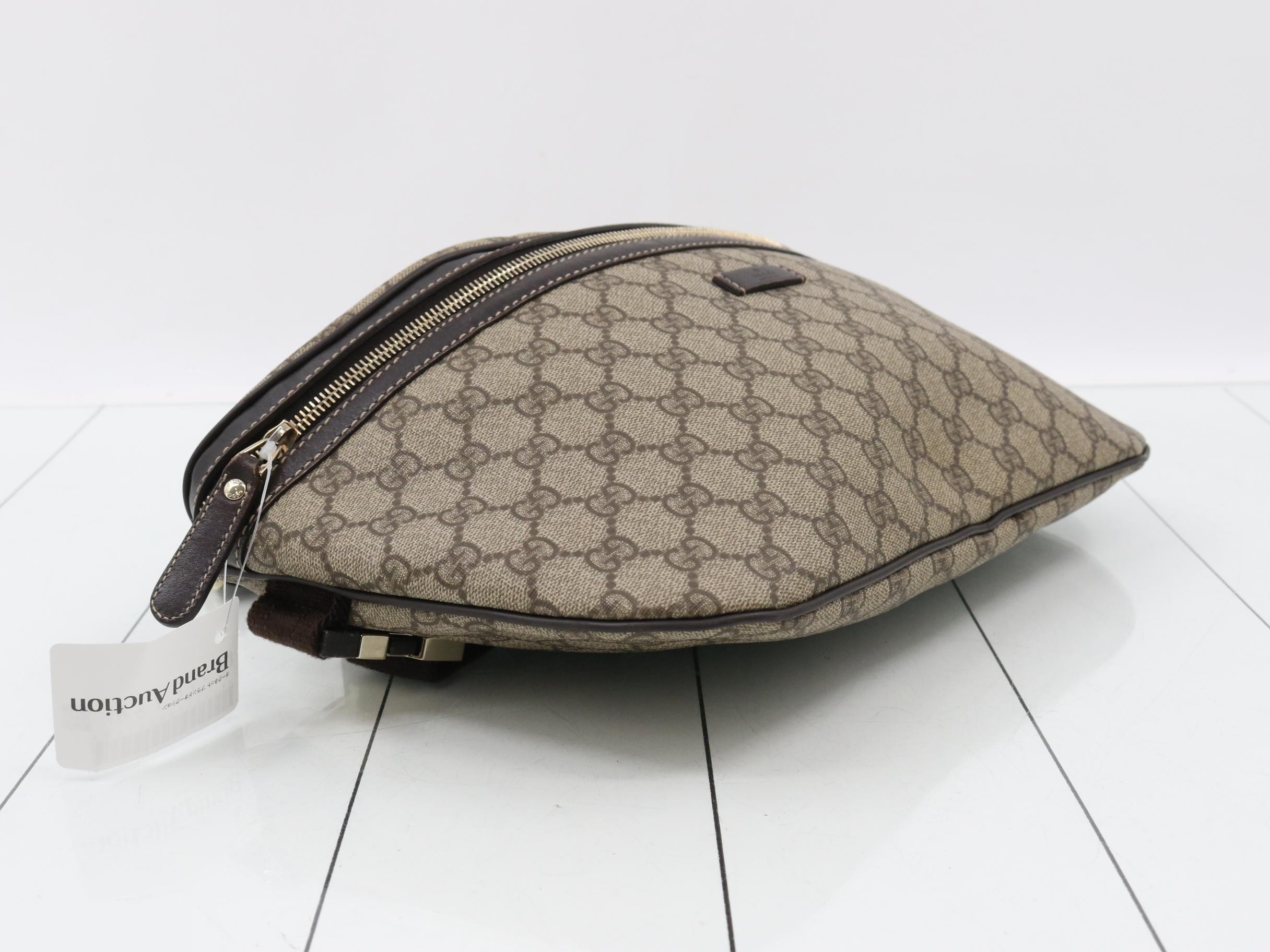 211110-001998 Gucci Supreme Body Bag — view 5