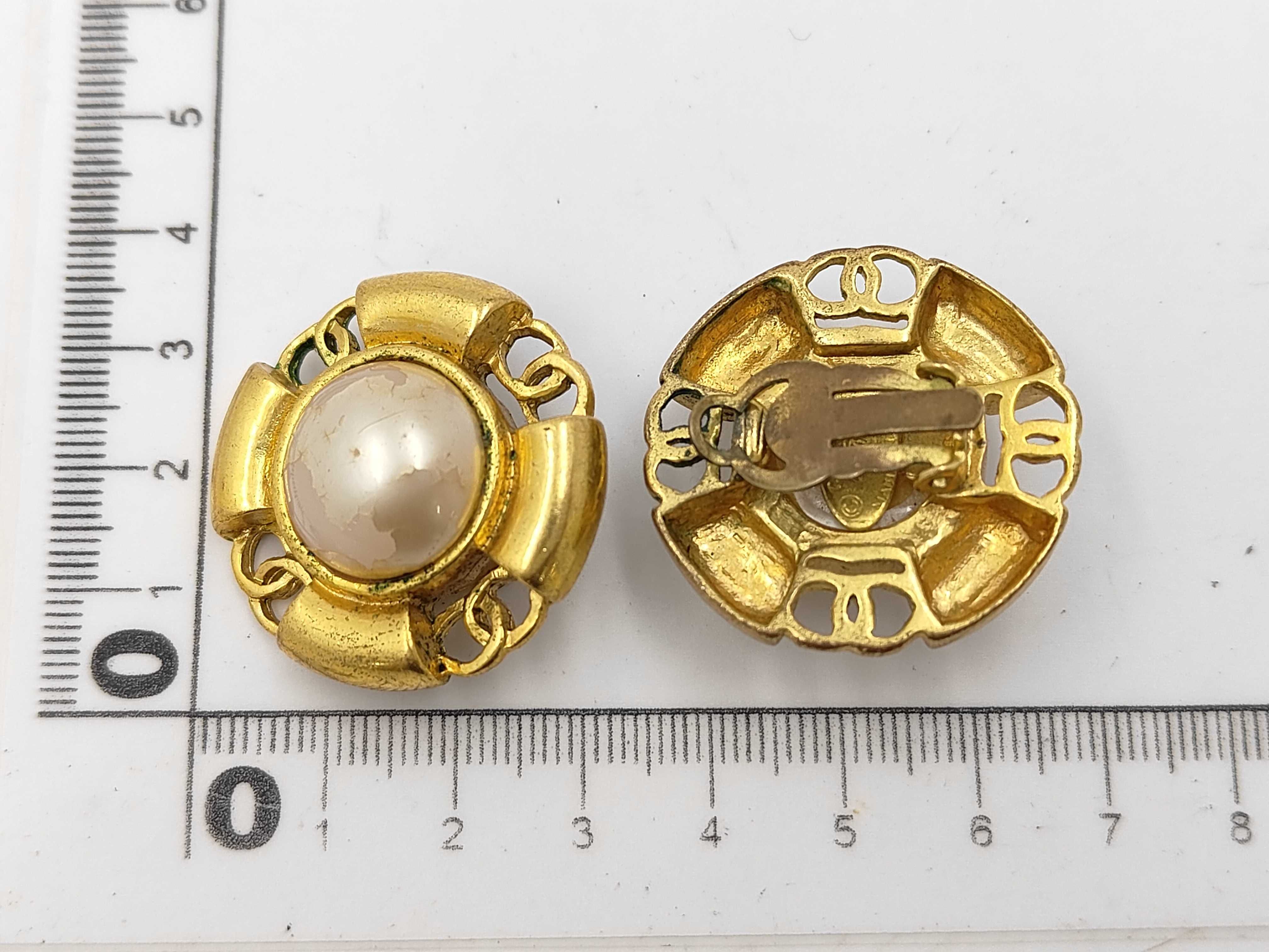pearl earrings with Coco Mark, size 2.9. — view 7