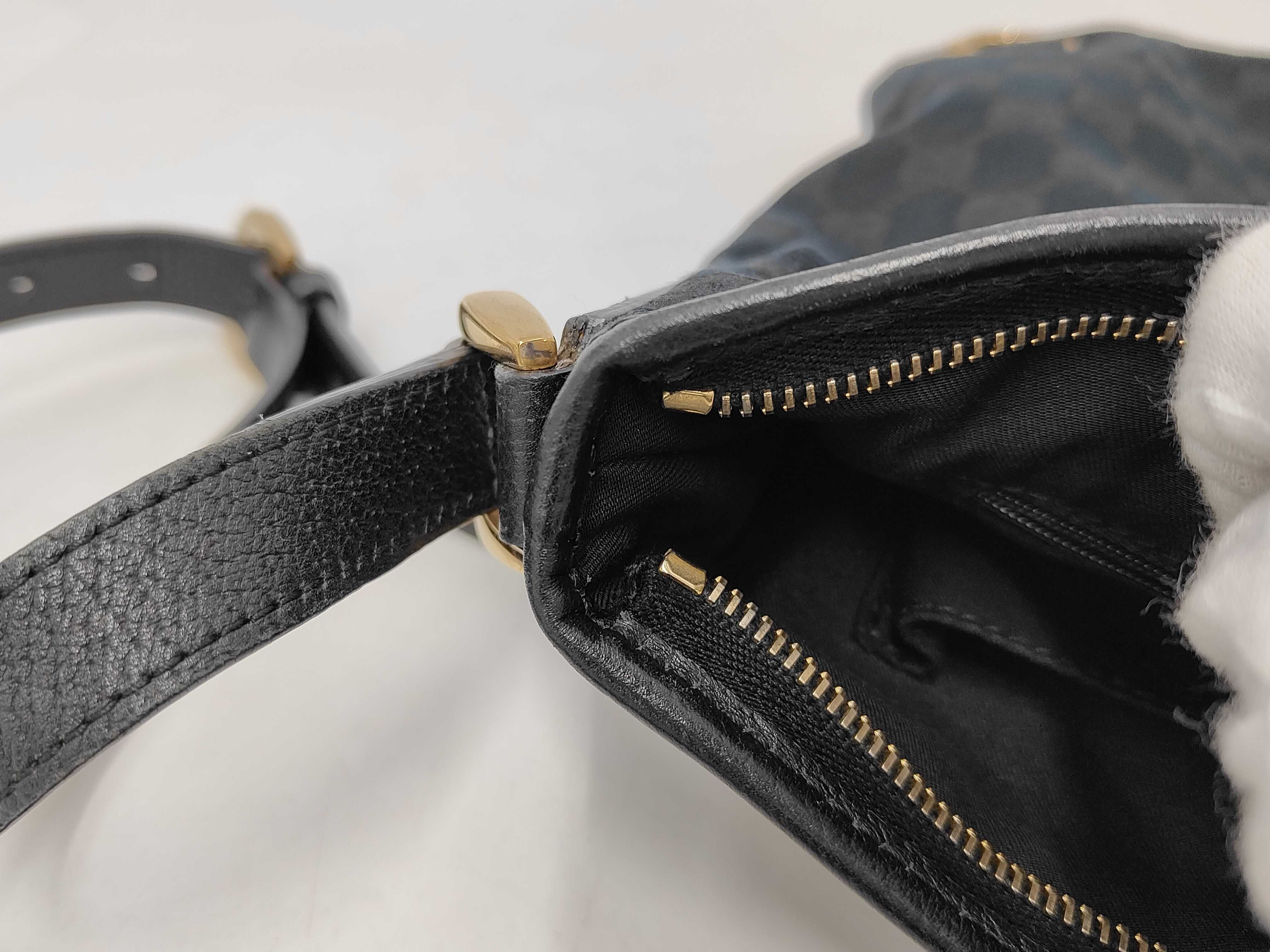 GG Canvas Black Shoulder Bag — view 10