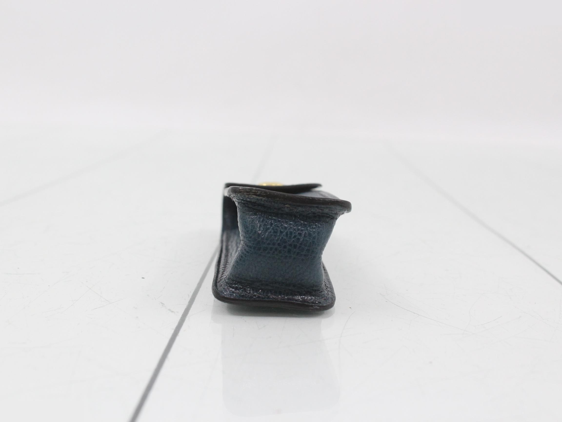 Lip case — view 3