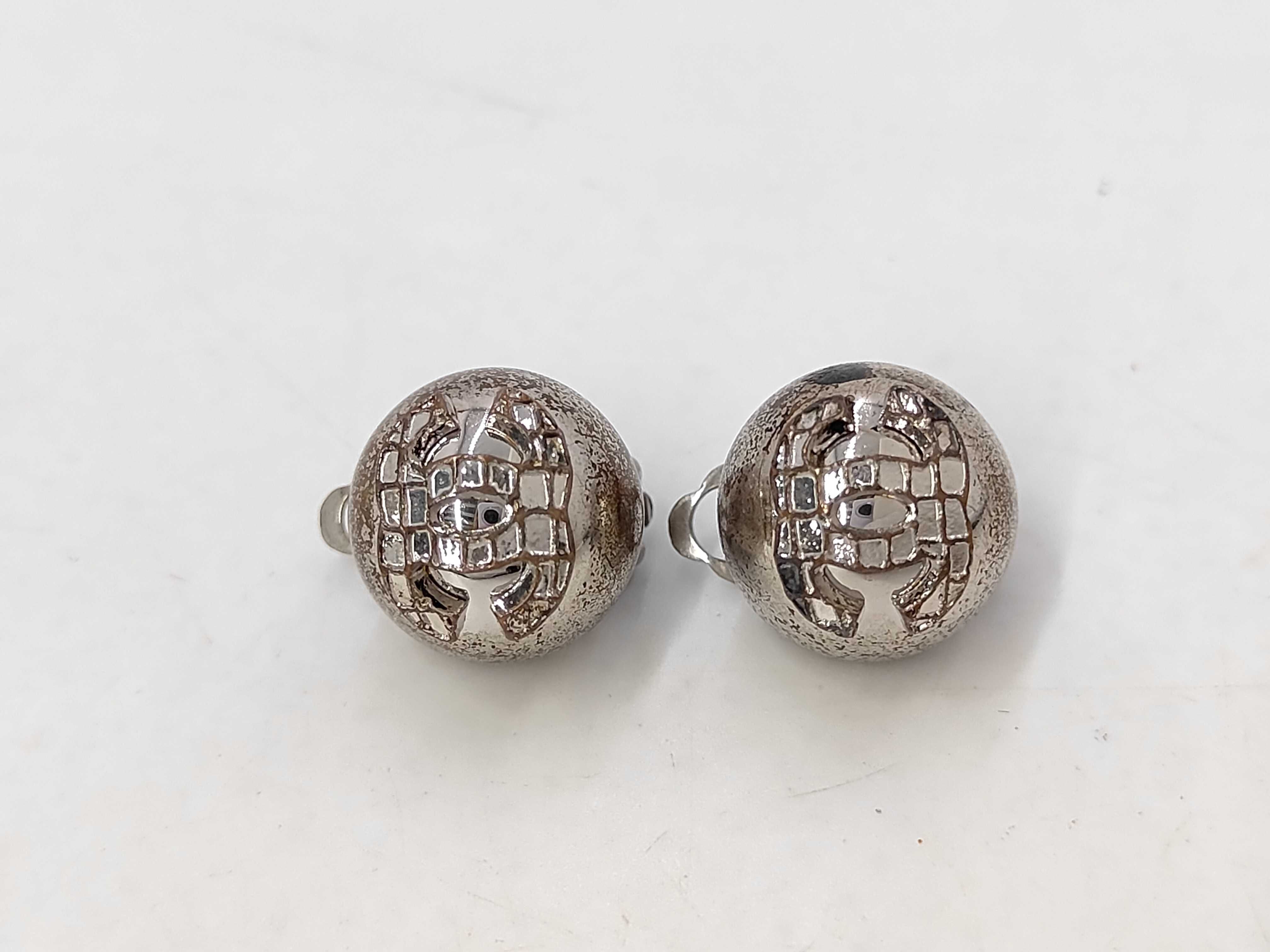 Coco Mark Round Silver Earrings 00A