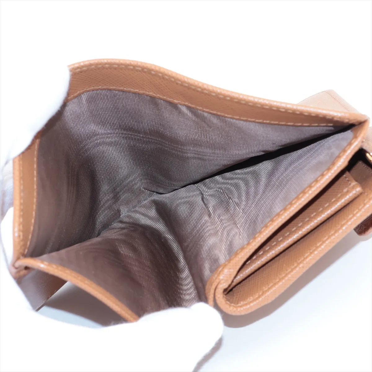 Saffiano Triangle 1ML018 Leather Compact Wallet Brown — view 4