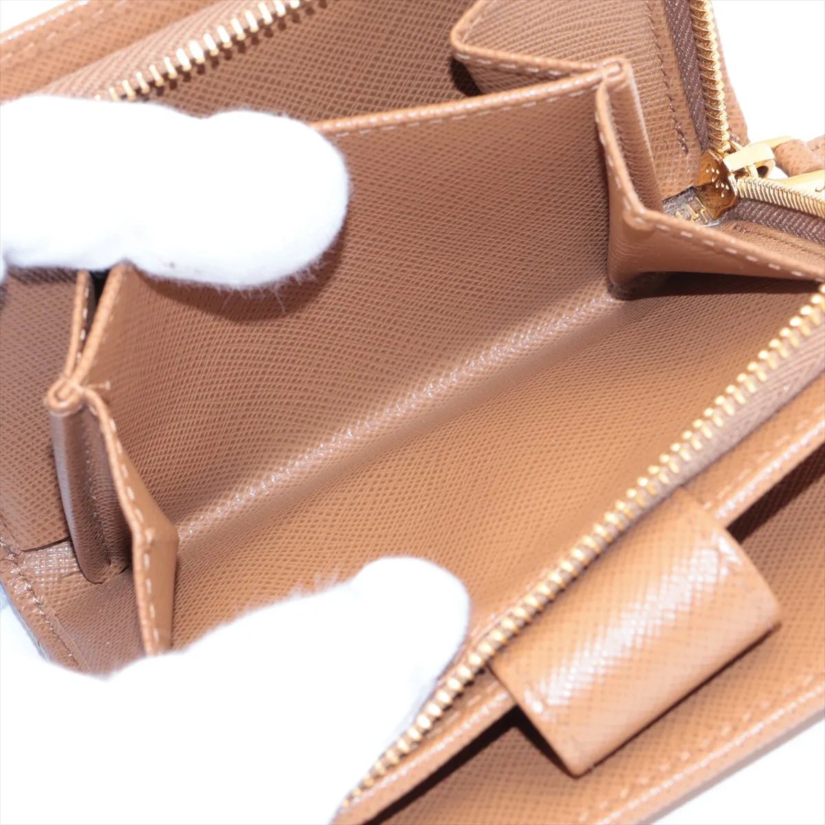 Saffiano Triangle 1ML018 Leather Compact Wallet Brown — view 6