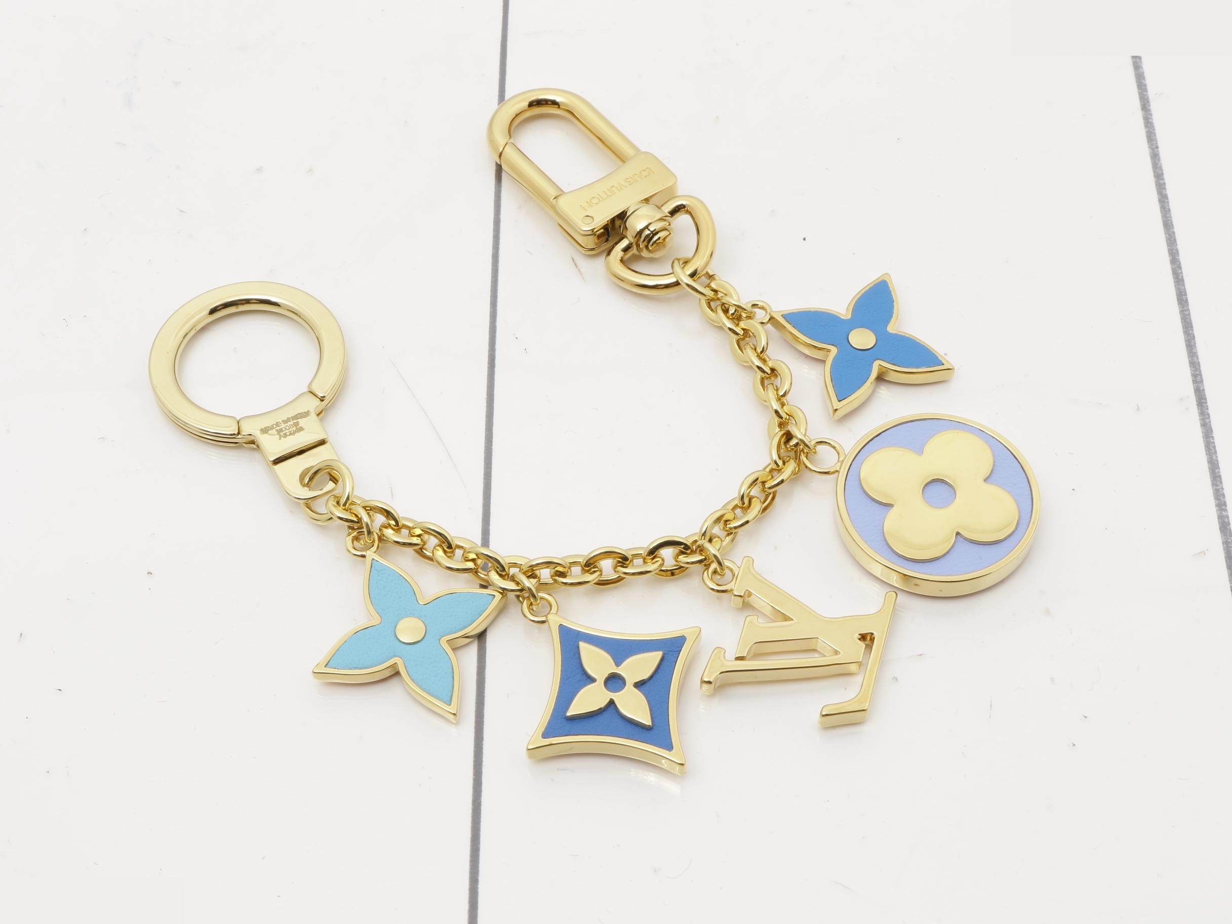 LV Keychain Charm Chain LV Lively — view 3