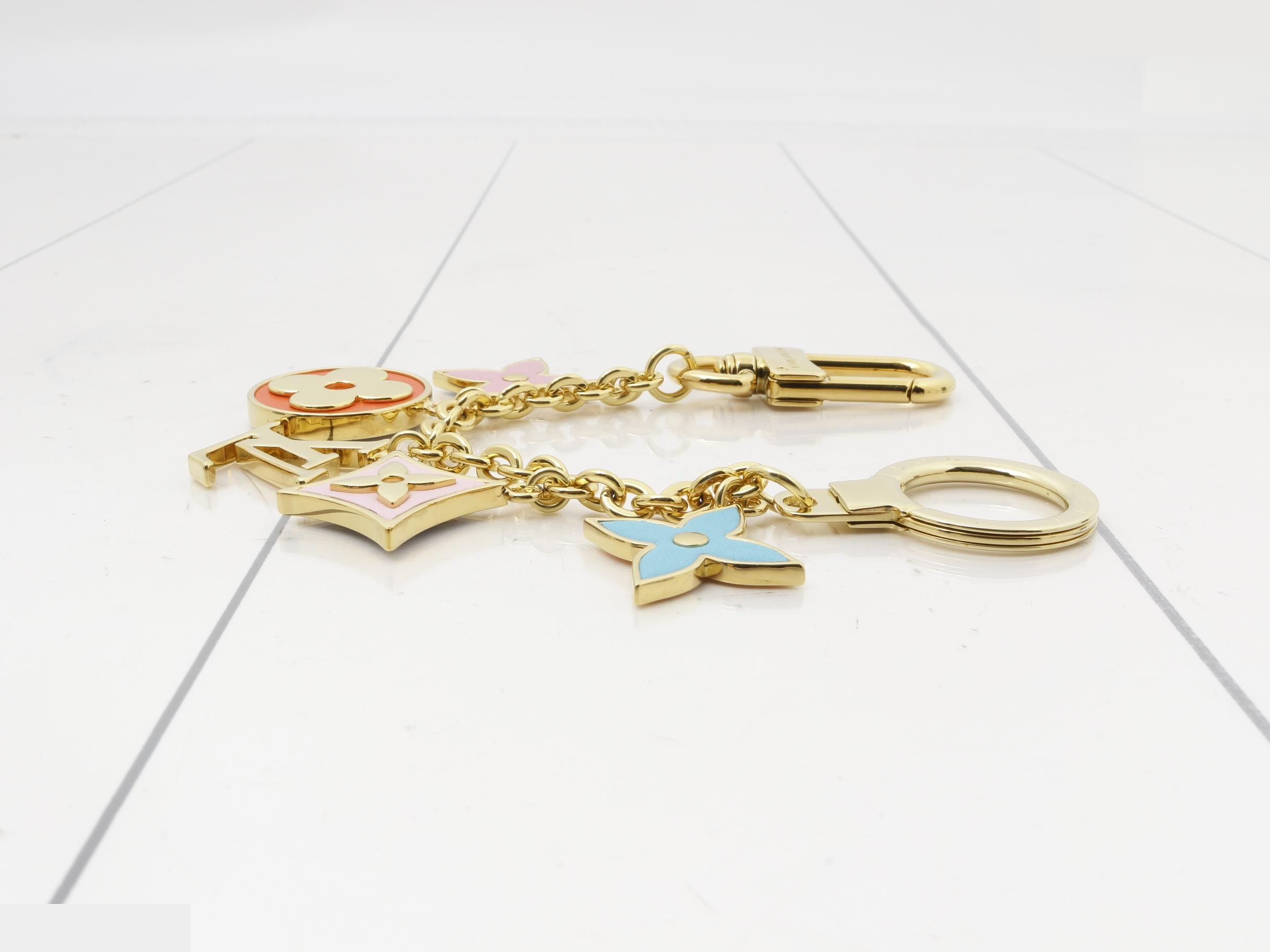 LV Keychain Charm Chain LV Lively — view 4