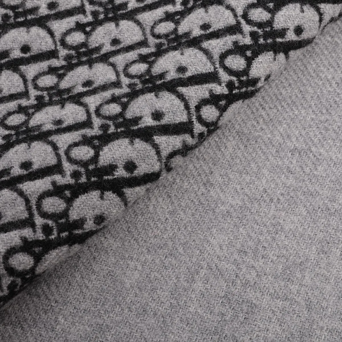 18E0005A0479 Oblique Muffler Wool Gray x Black Thread Fuzz — view 2