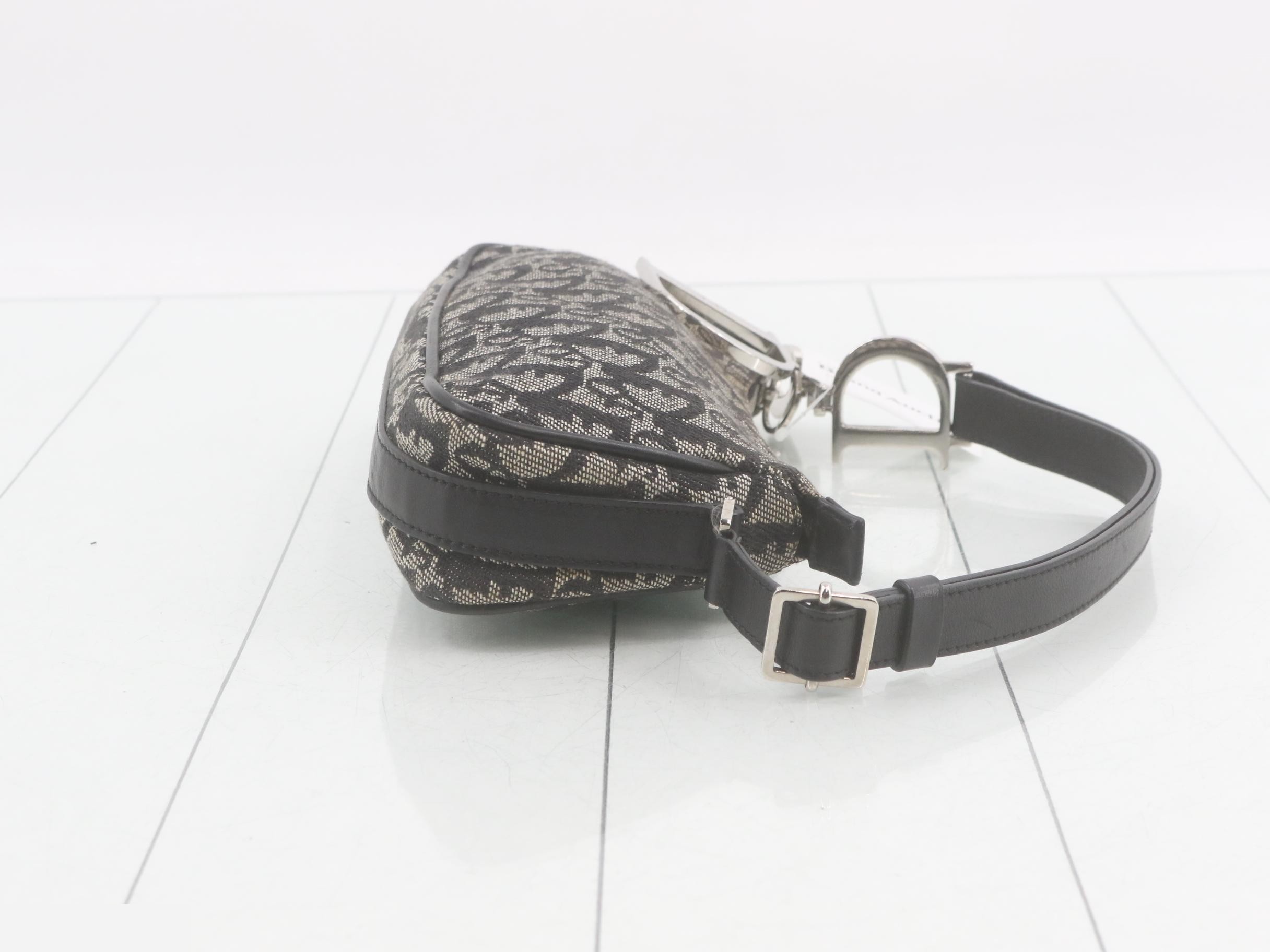 Trotter Shoulder Bag / Handbag / One-Shoulder Bag — view 3