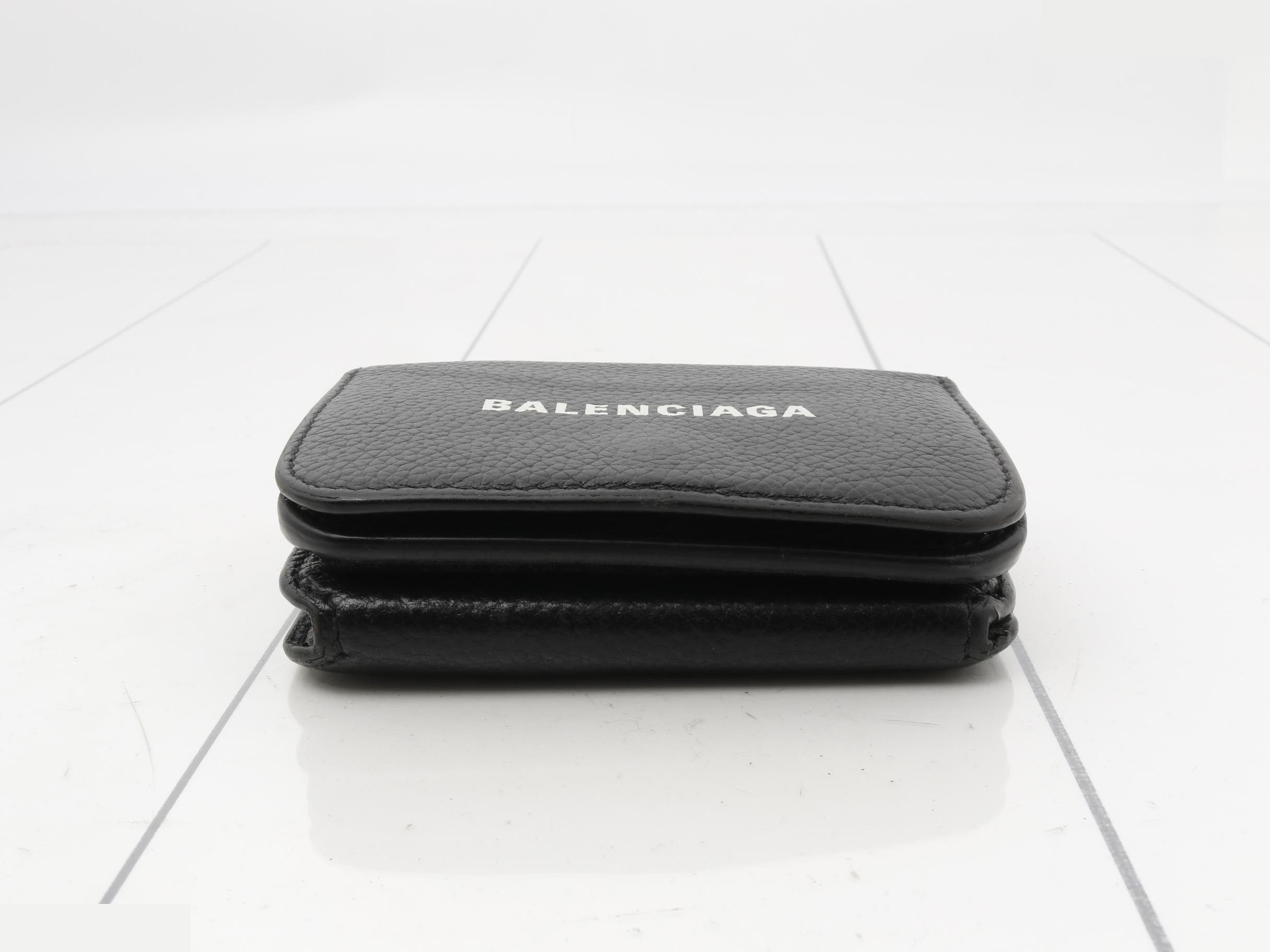 Other lines: Bags and Wallets — view 3