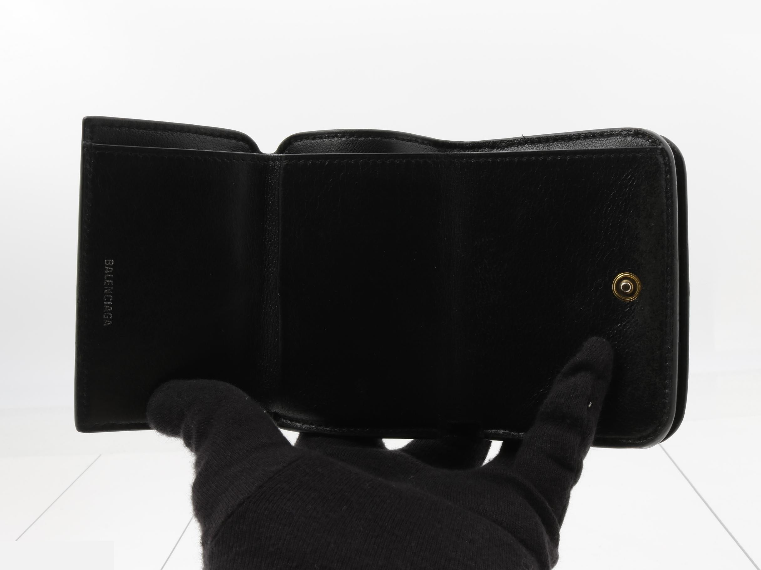 Other lines: Bags and Wallets — view 4