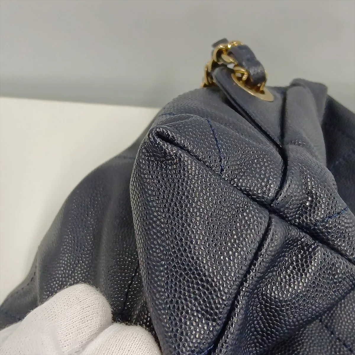 22 Backpack Caviar Skin Chain Backpack Navy Gold Hardware G0TPLGU9 Random Plate — view 12