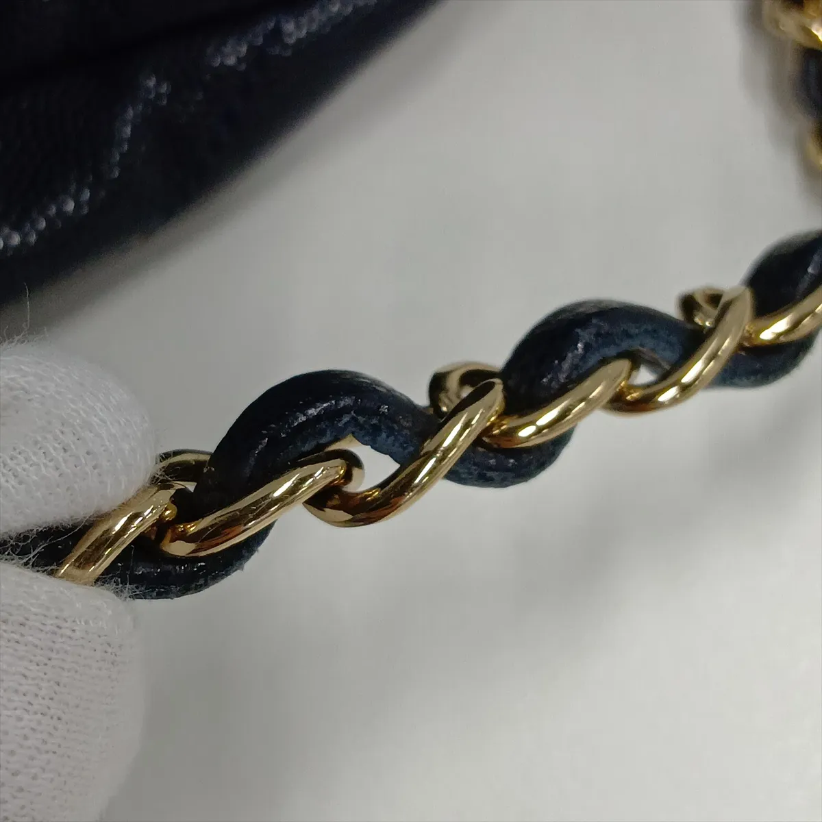 22 Backpack Caviar Skin Chain Backpack Navy Gold Hardware G0TPLGU9 Random Plate — view 14