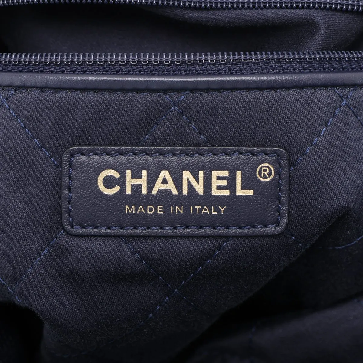 22 Backpack Caviar Skin Chain Backpack Navy Gold Hardware G0TPLGU9 Random Plate — view 10