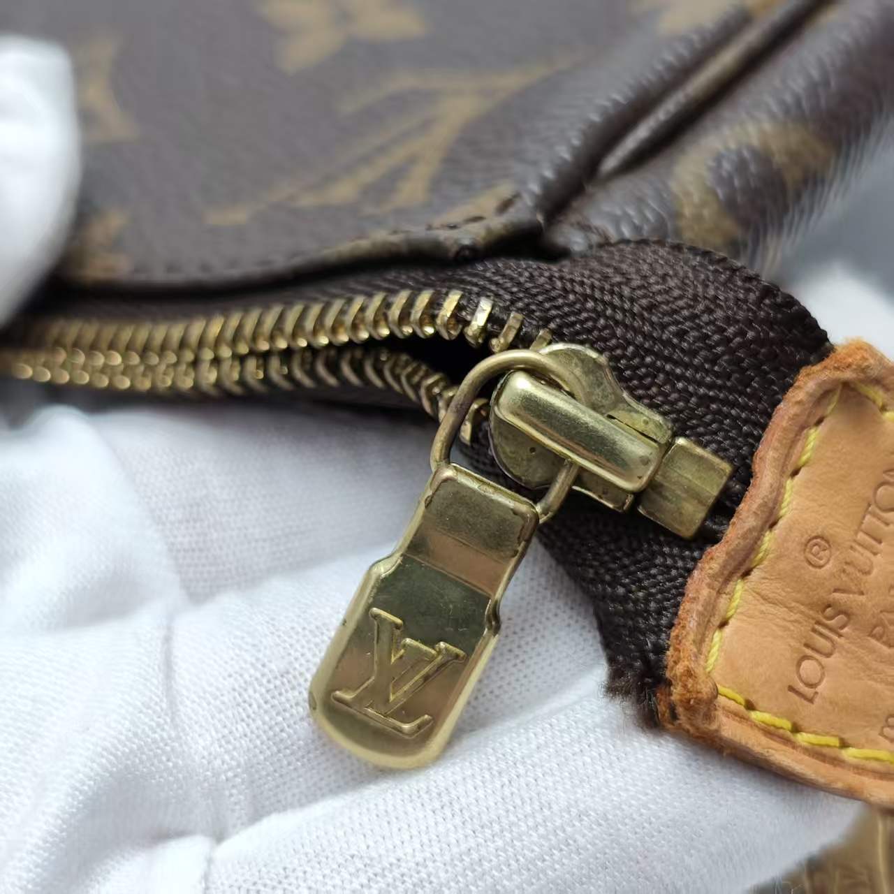【*Shipped from: China*】LOUIS VUITTON Pochette Accessoires PU Handbag — view 12