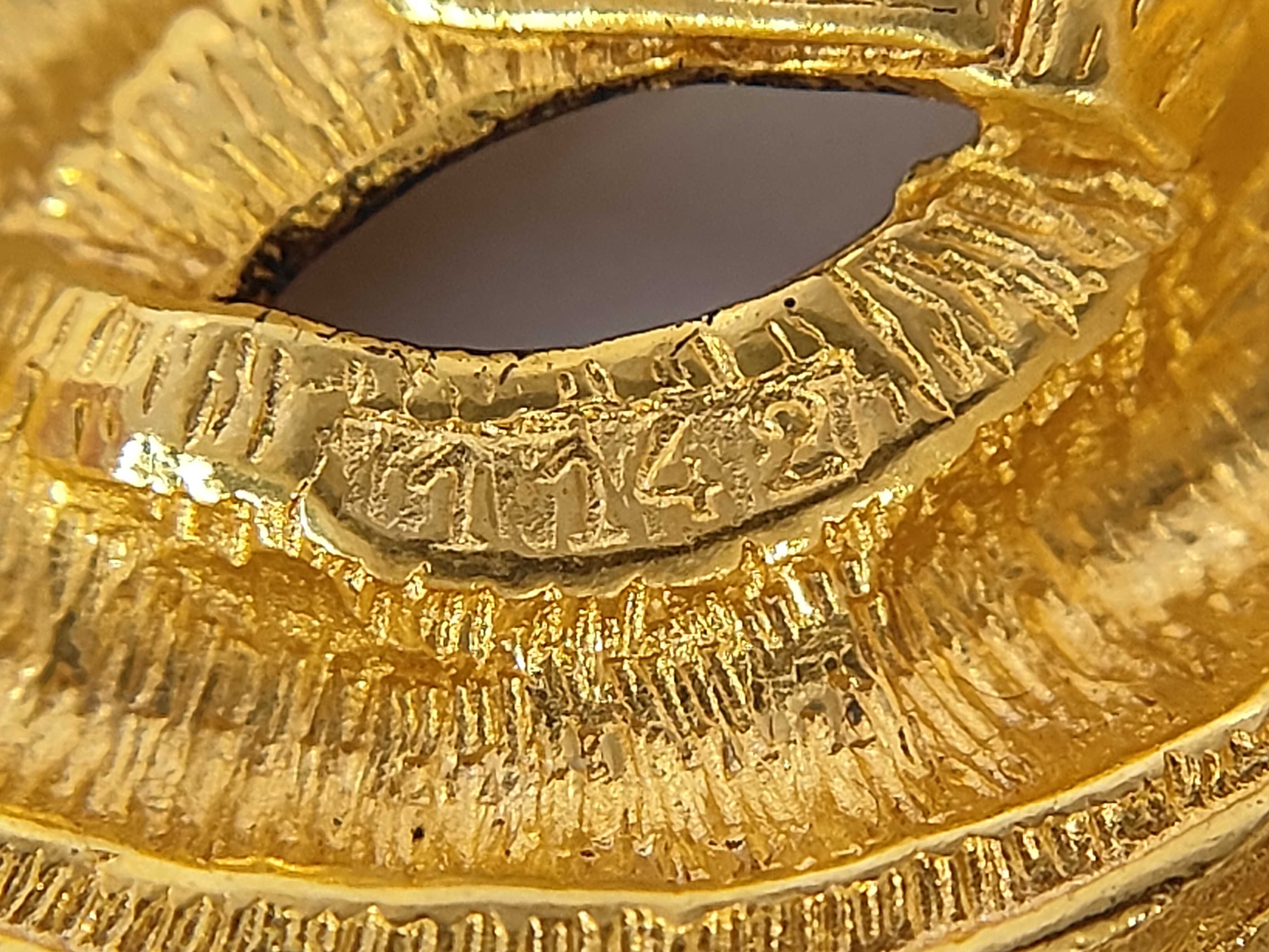 Matelassé Coco Gold BL Brooch — view 6
