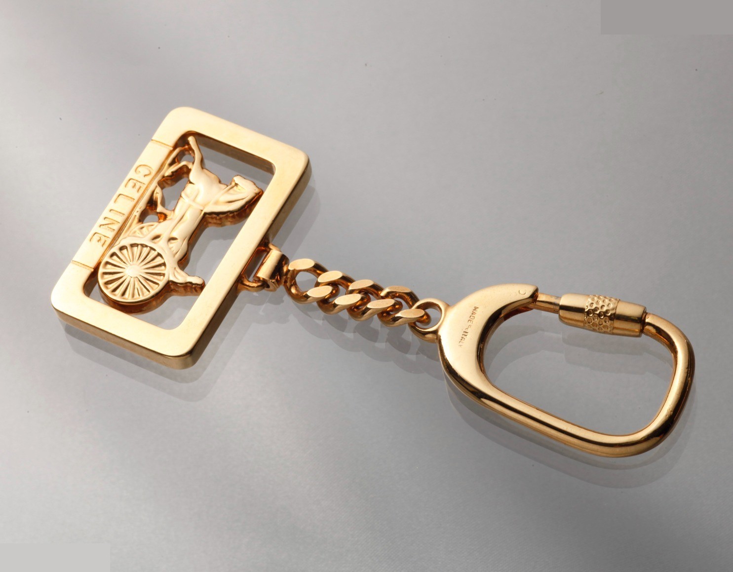 Other items: Small accessories, phone straps, keychains — view 3