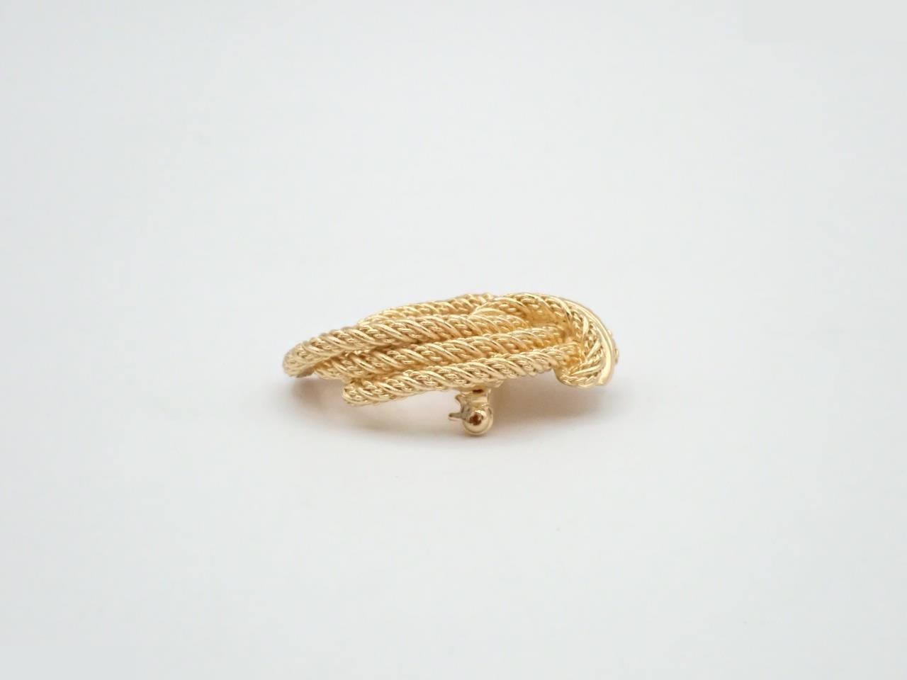 brooch — view 3