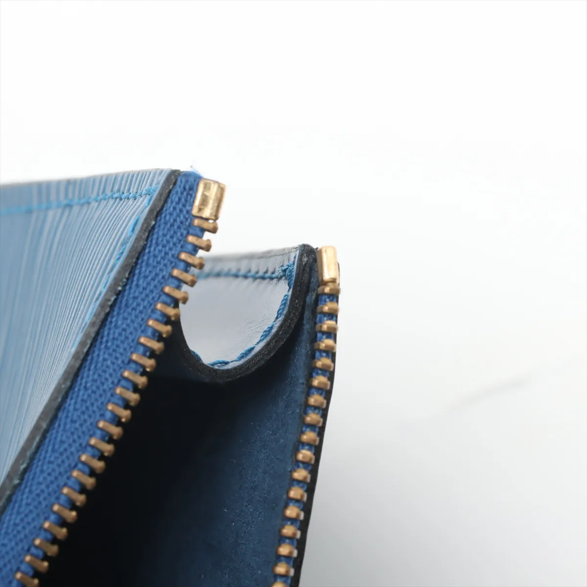 Epi Pochette Accessoire M52945 AR0995 Blue — view 10