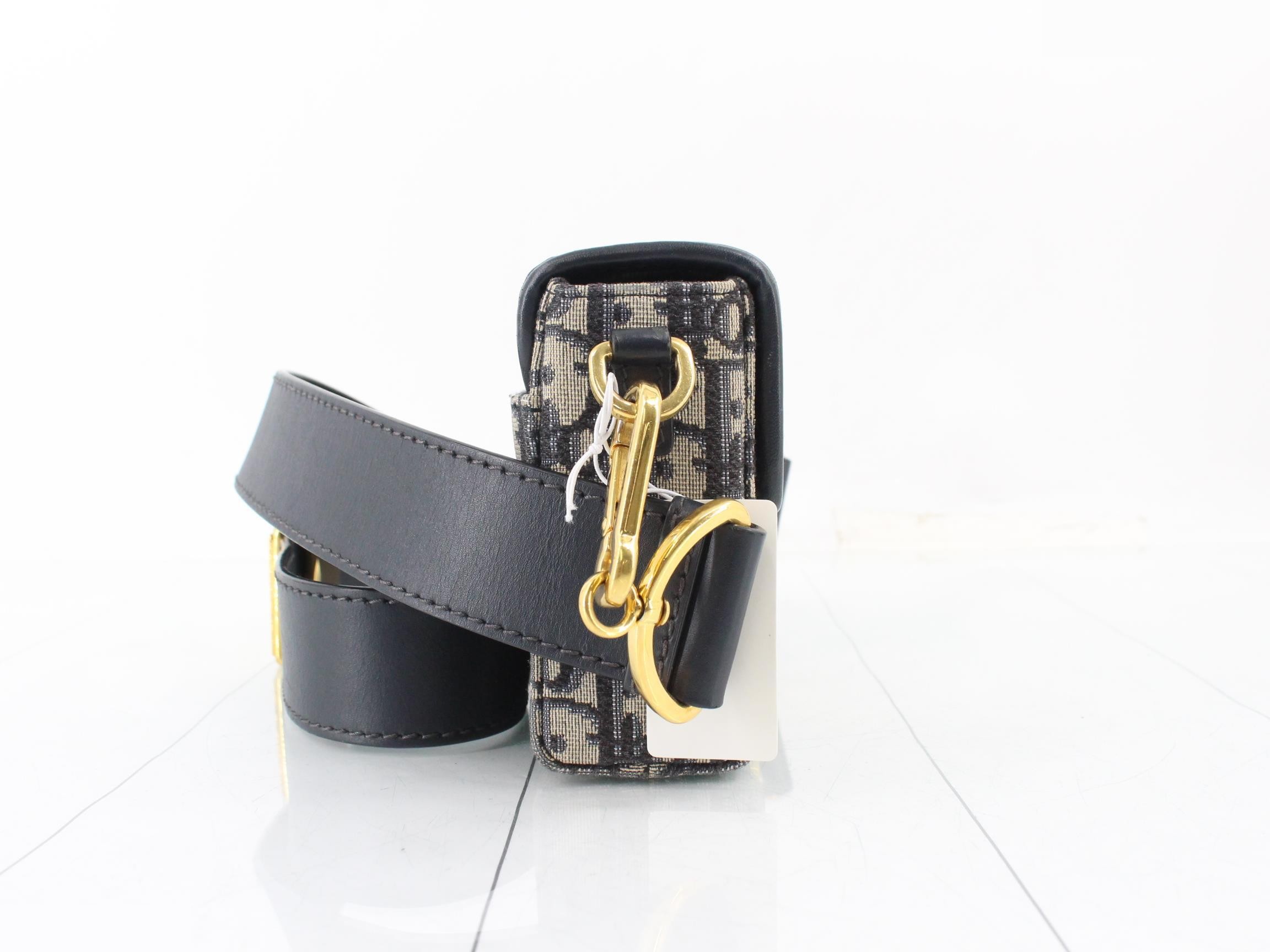 30 Montaigne Oblique Shoulder Bag — view 4