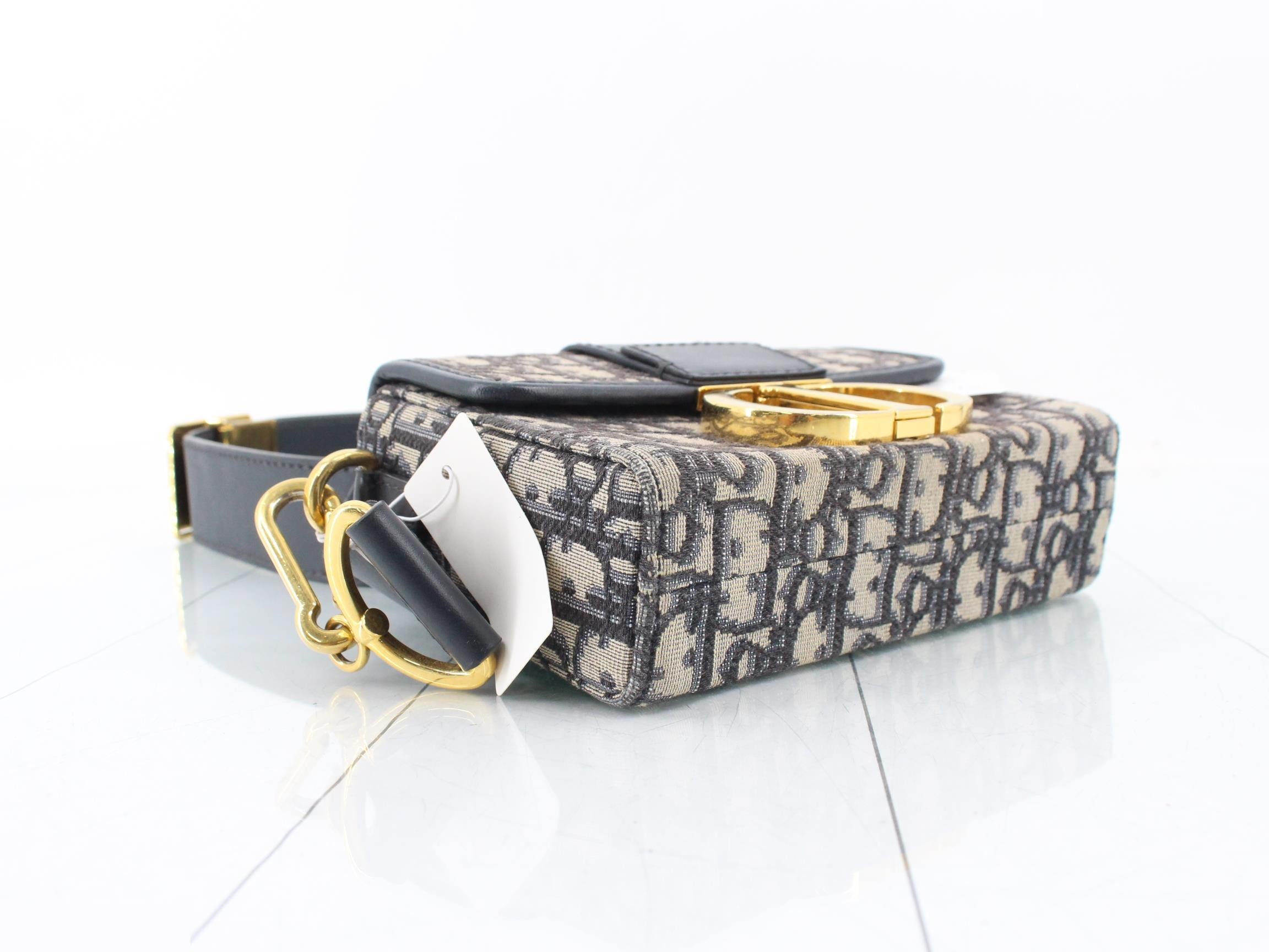 30 Montaigne Oblique Shoulder Bag — view 5