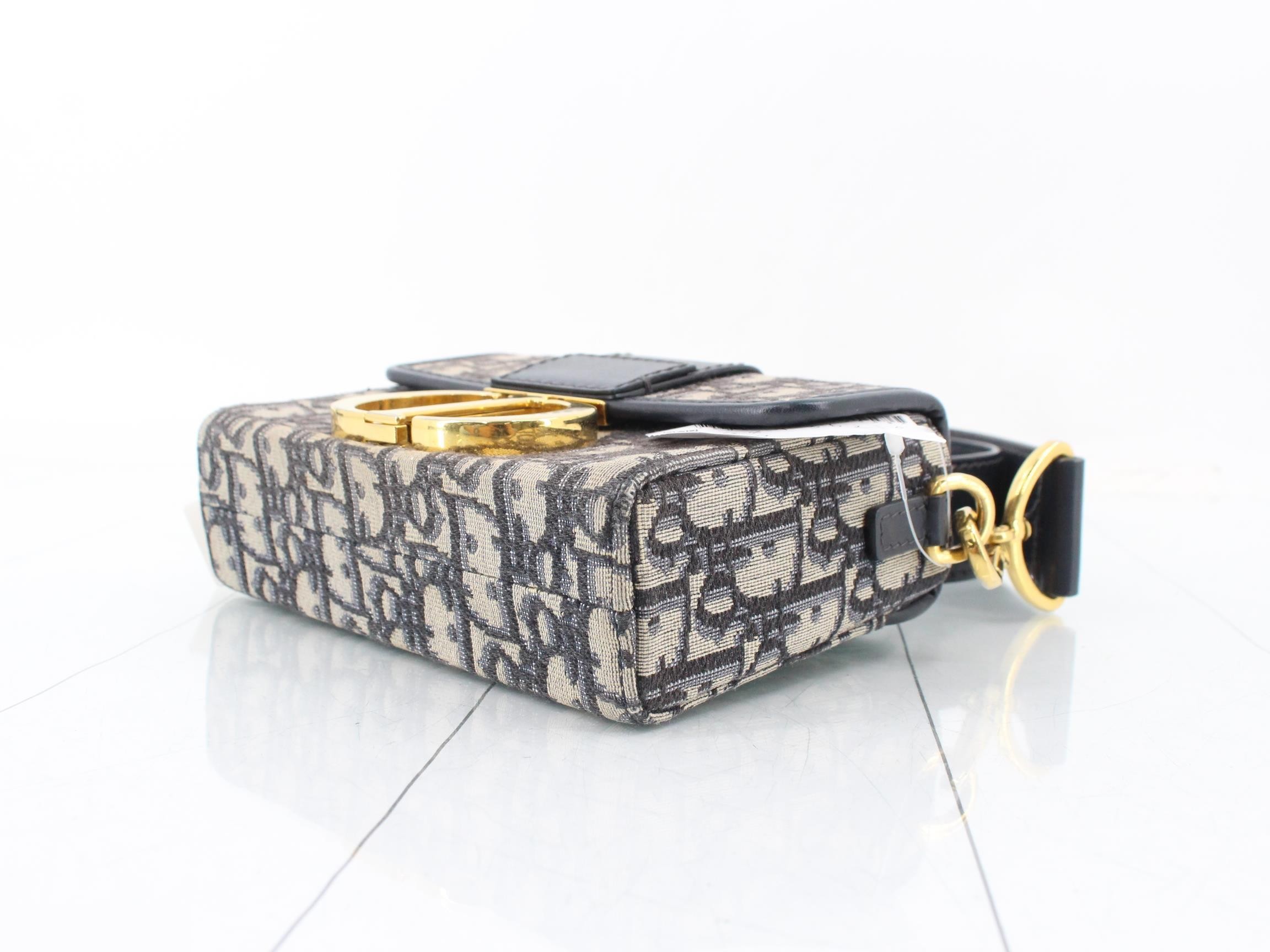 30 Montaigne Oblique Shoulder Bag — view 6