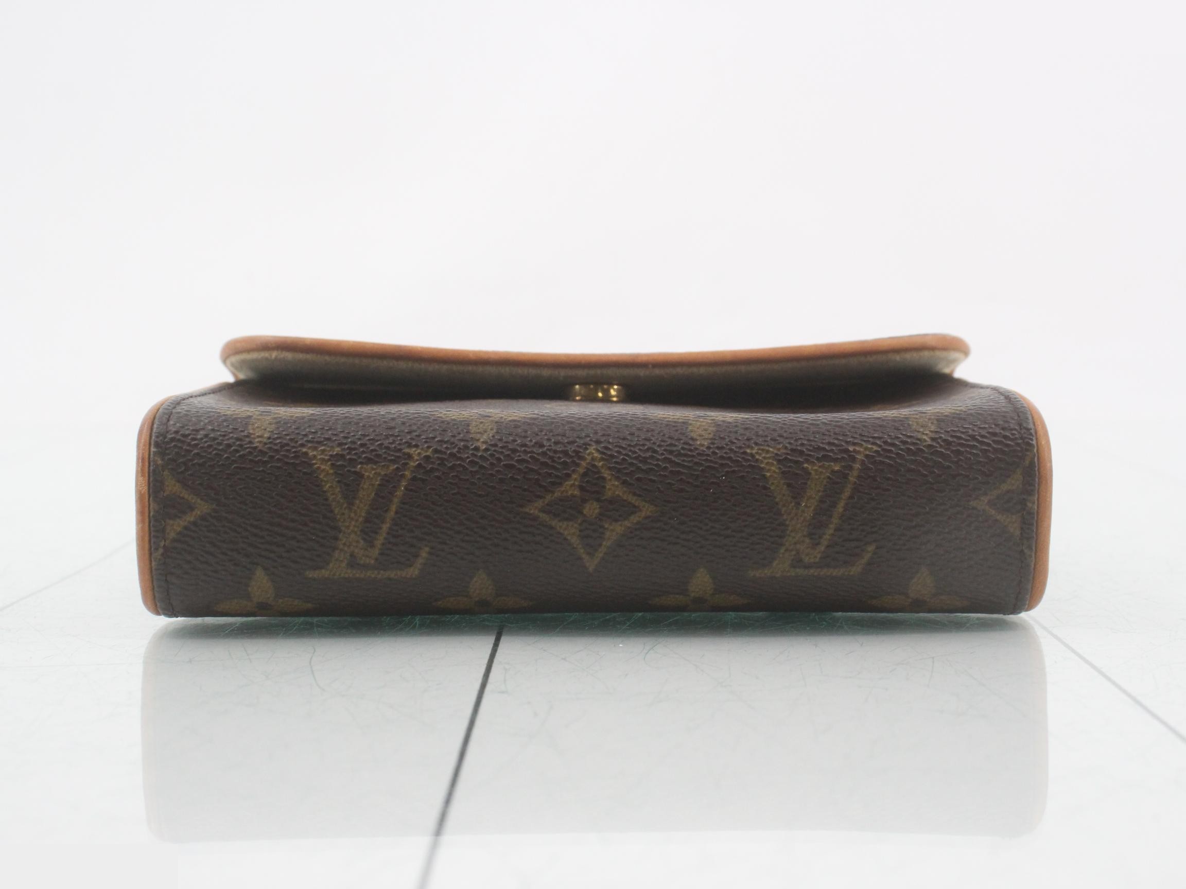 M51855 Pochette Florentine with shoulder strap — view 3