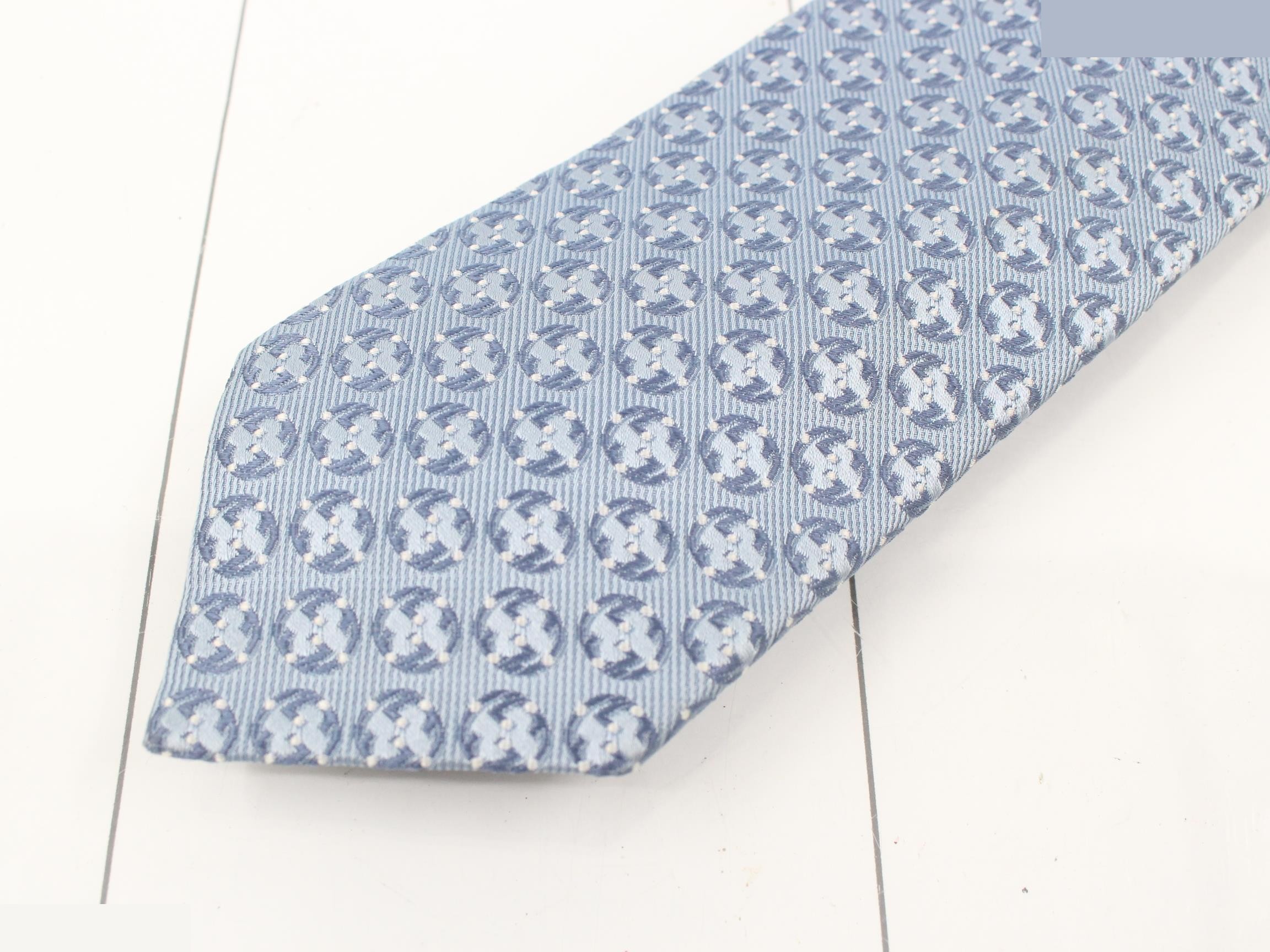 blue tie — view 3