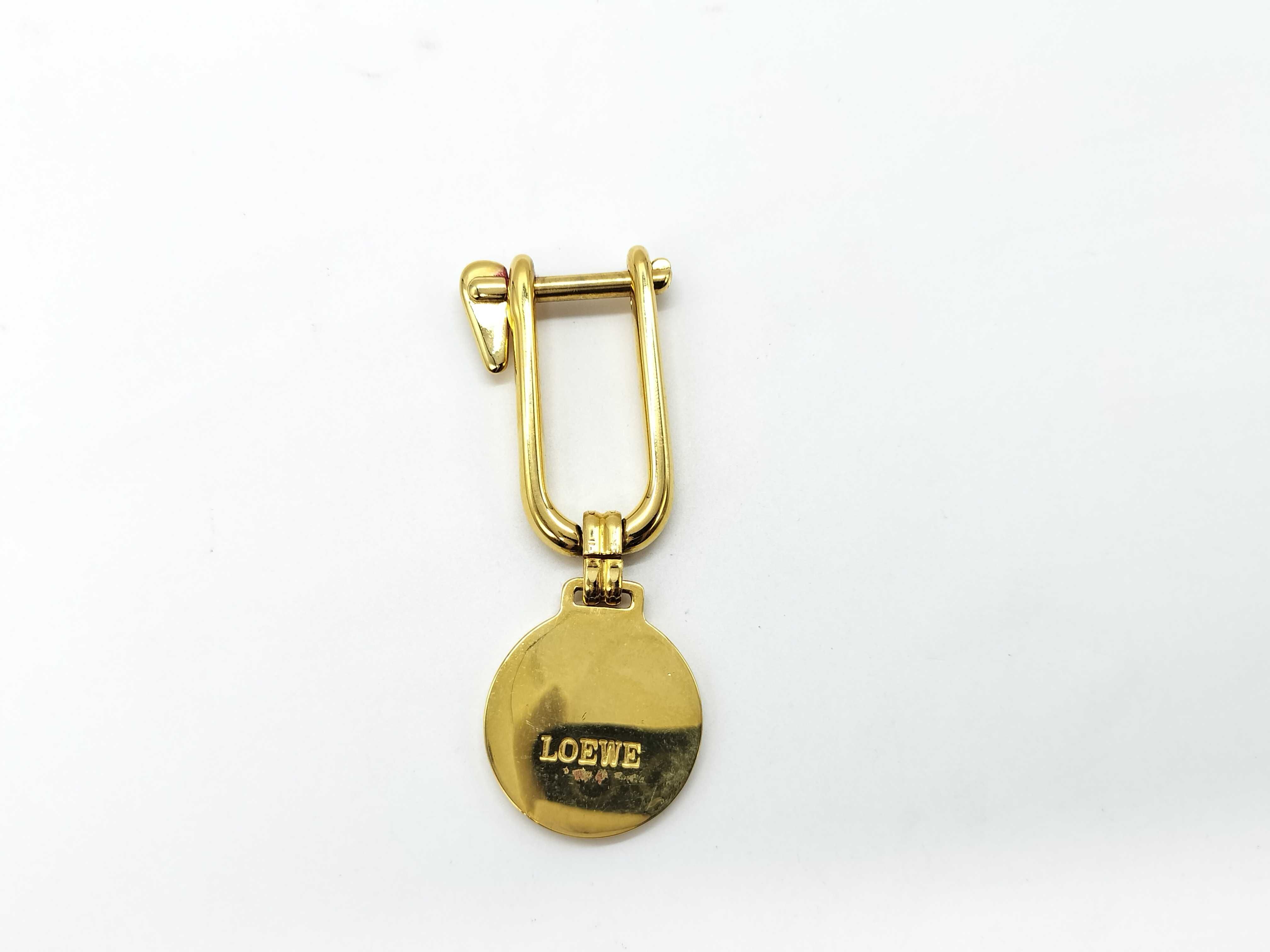 charm — view 3