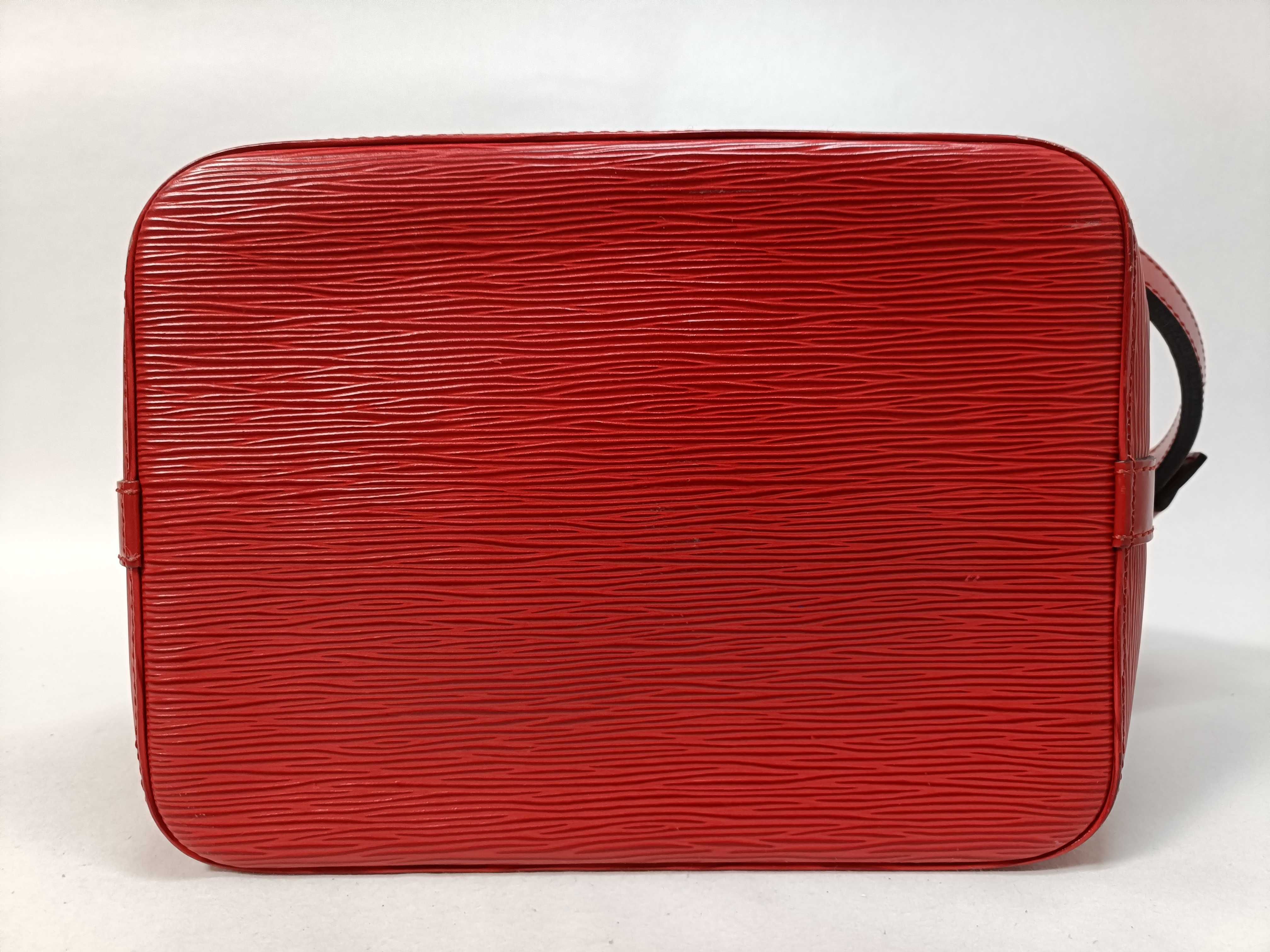 Epi Noé Shoulder Bag — view 7