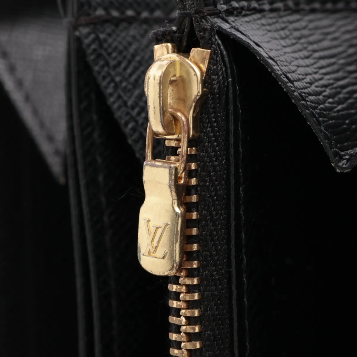 Giant Monogram Reverse Zippy Wallet M69353 CA2220 Camel x Black Round Zip Wallet — view 12