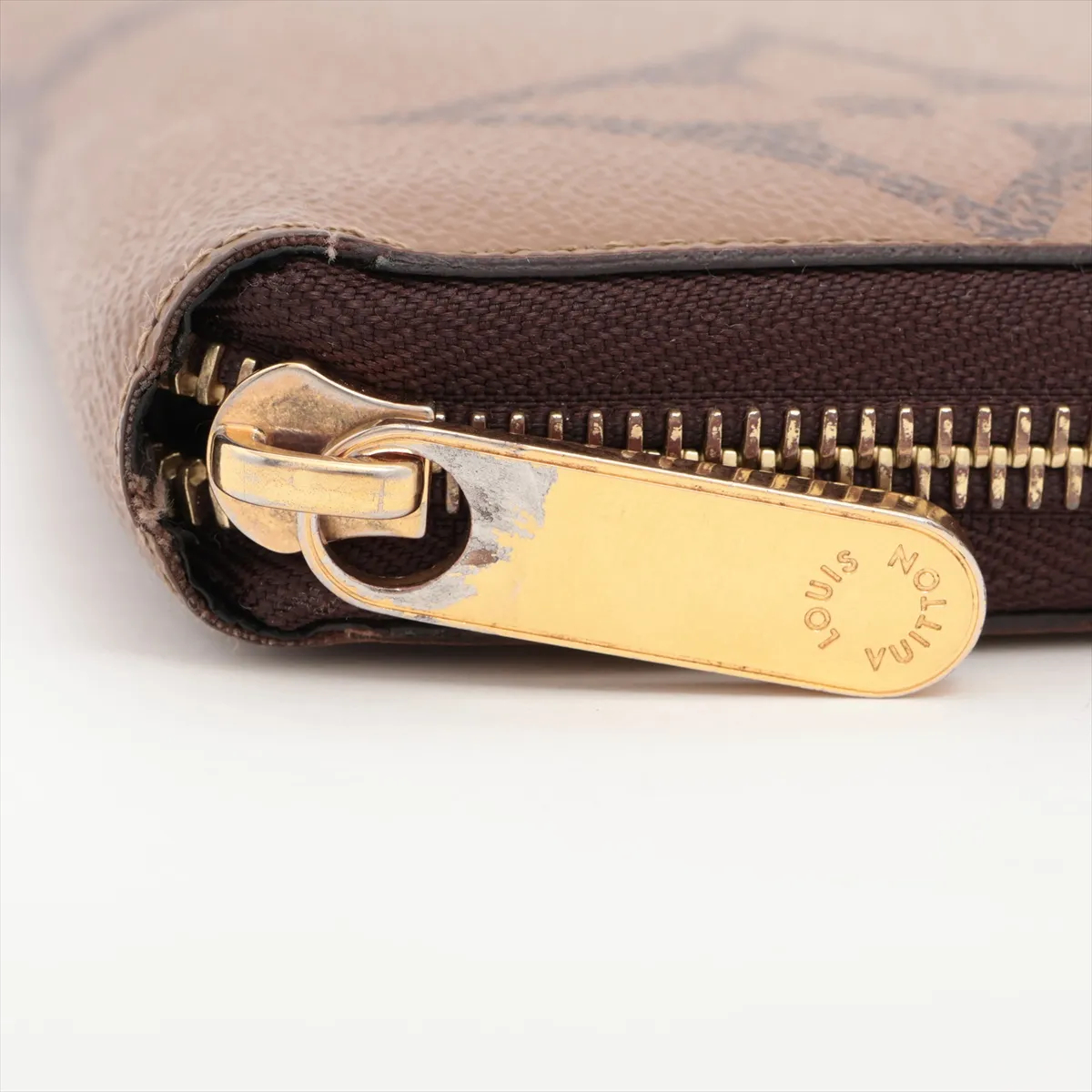 Giant Monogram Reverse Zippy Wallet M69353 CA2220 Camel x Black Round Zip Wallet — view 13