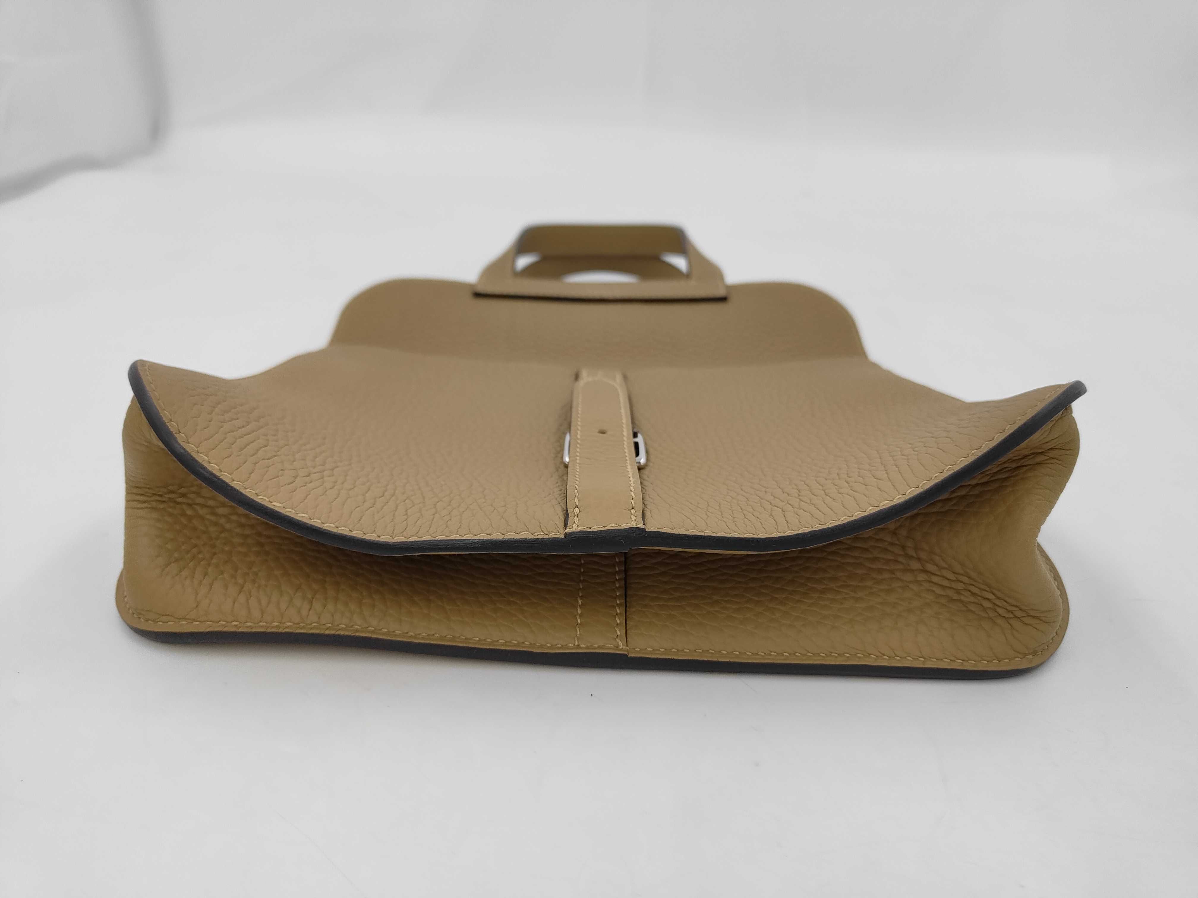 Alzan 25 Taurillon Dune Silver Hardware G Engraved Bag — view 3