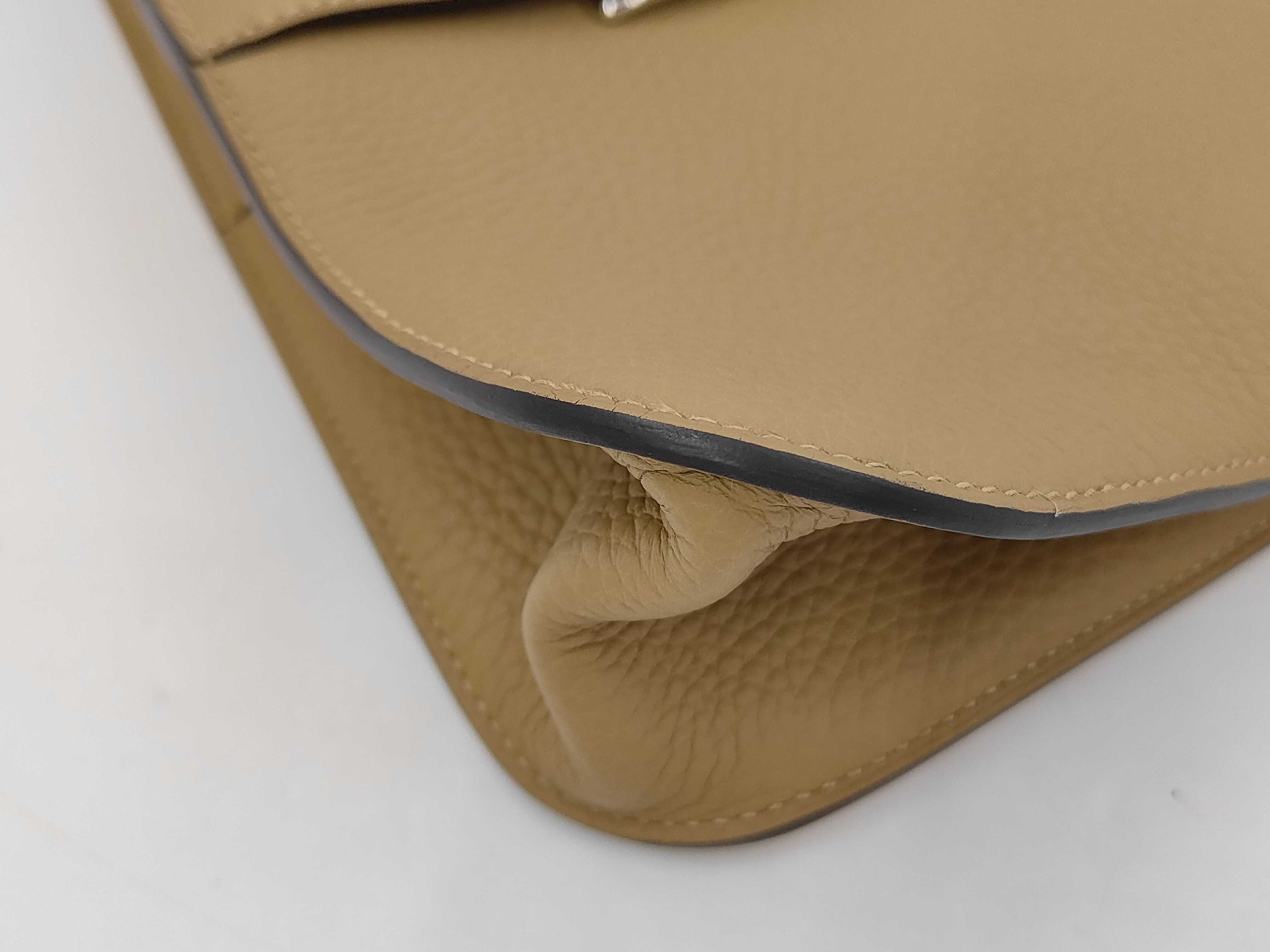 Alzan 25 Taurillon Dune Silver Hardware G Engraved Bag — view 4