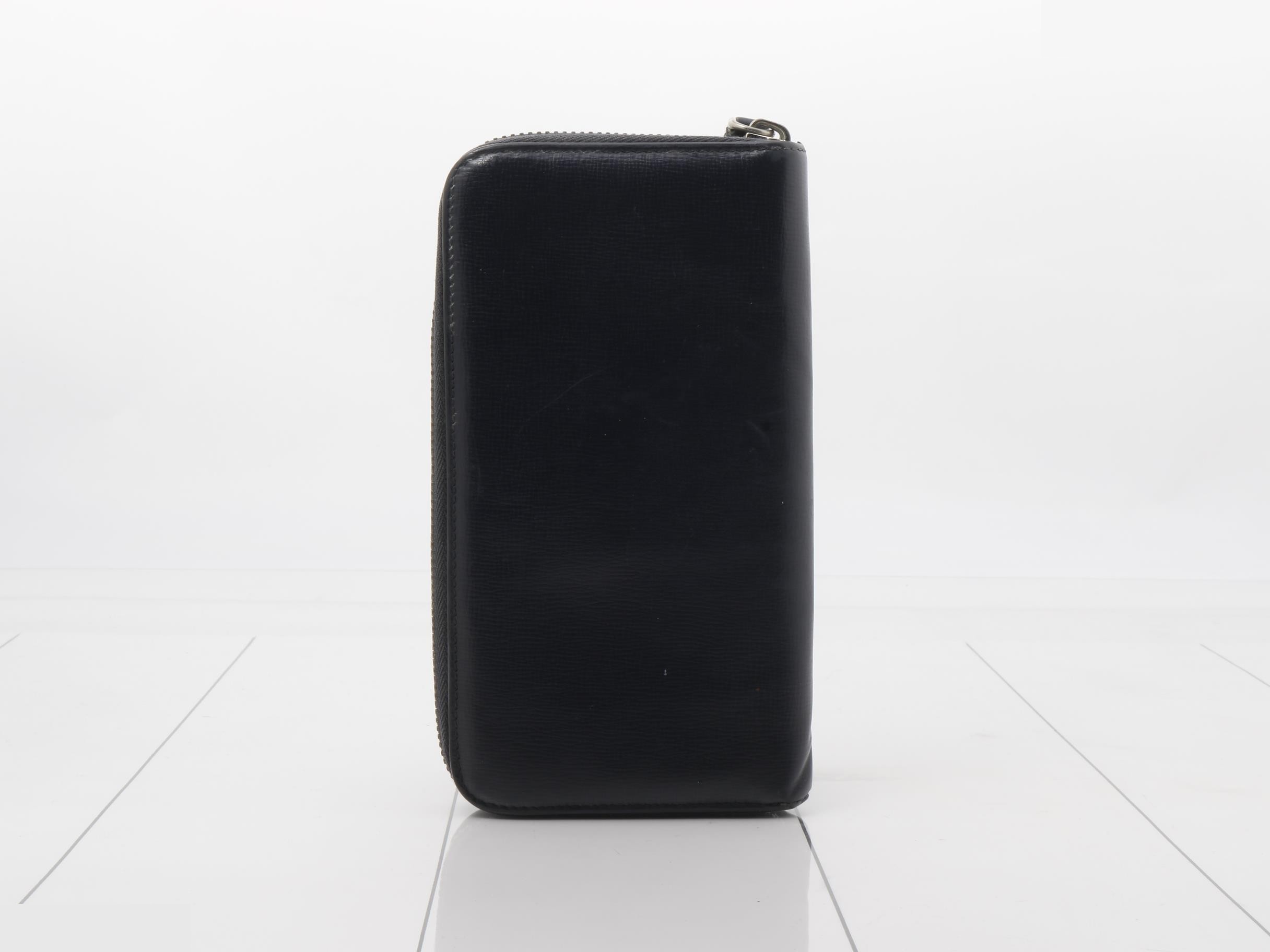 wallet — view 2