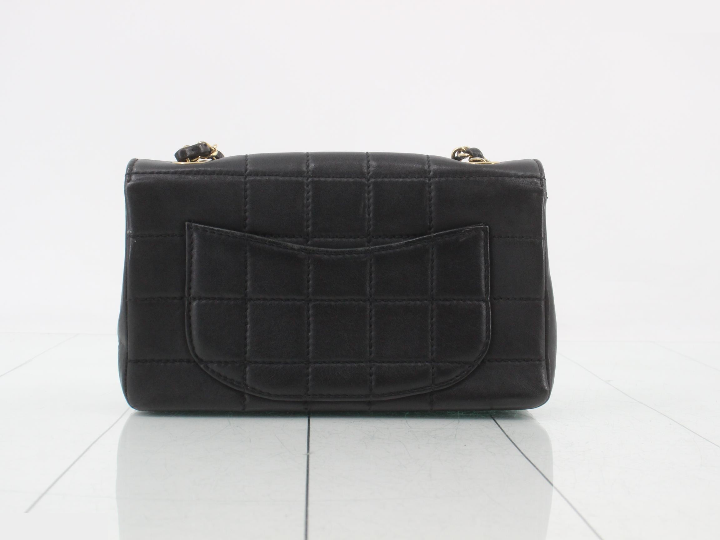 Chocolate bar chain shoulder bag, booth number 7 — view 2