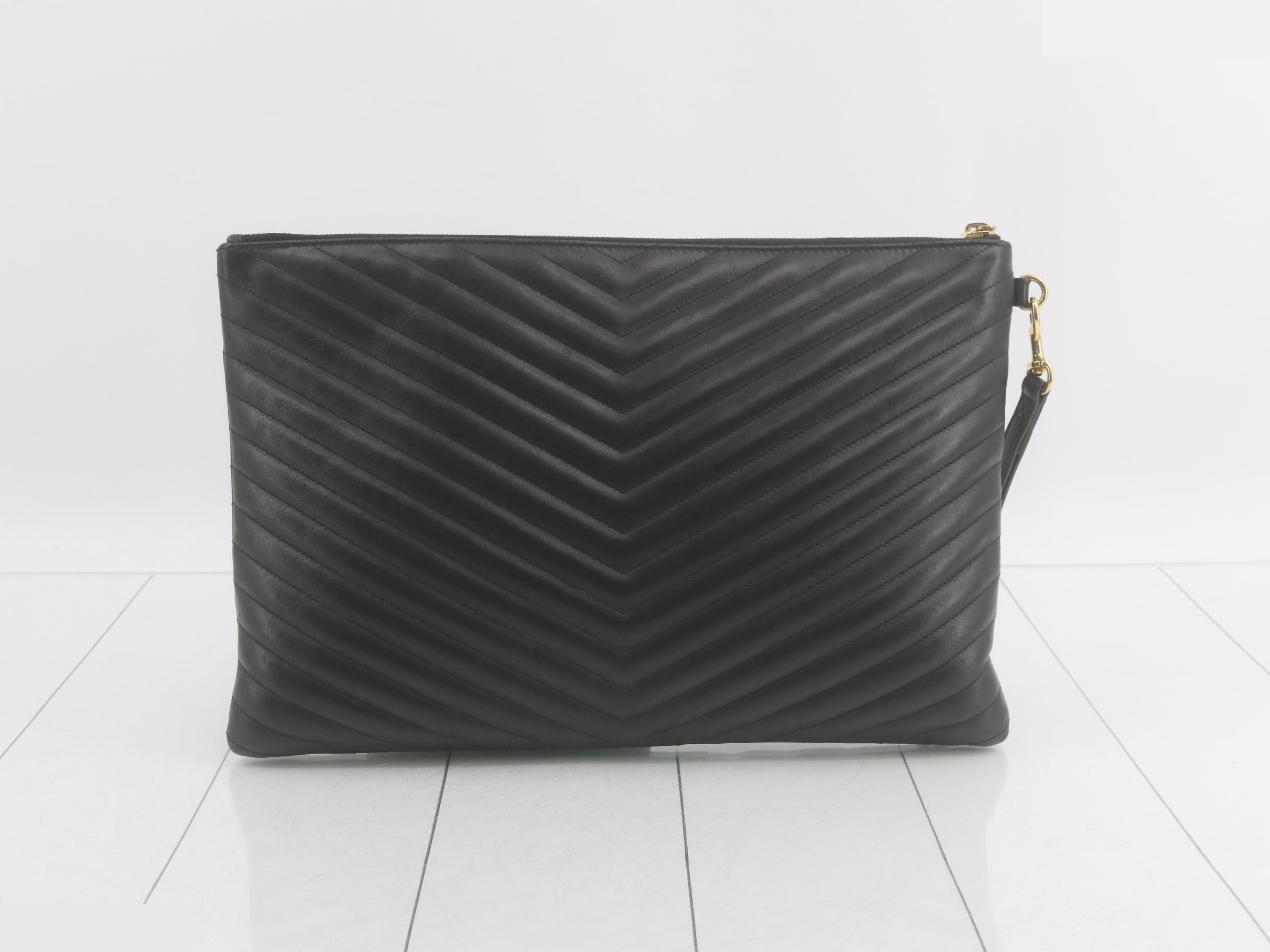 Leather V-stitch clutch bag, black — view 2
