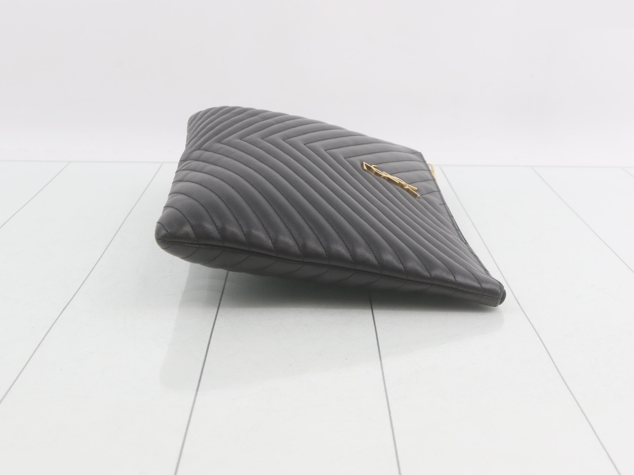 Leather V-stitch clutch bag, black — view 3