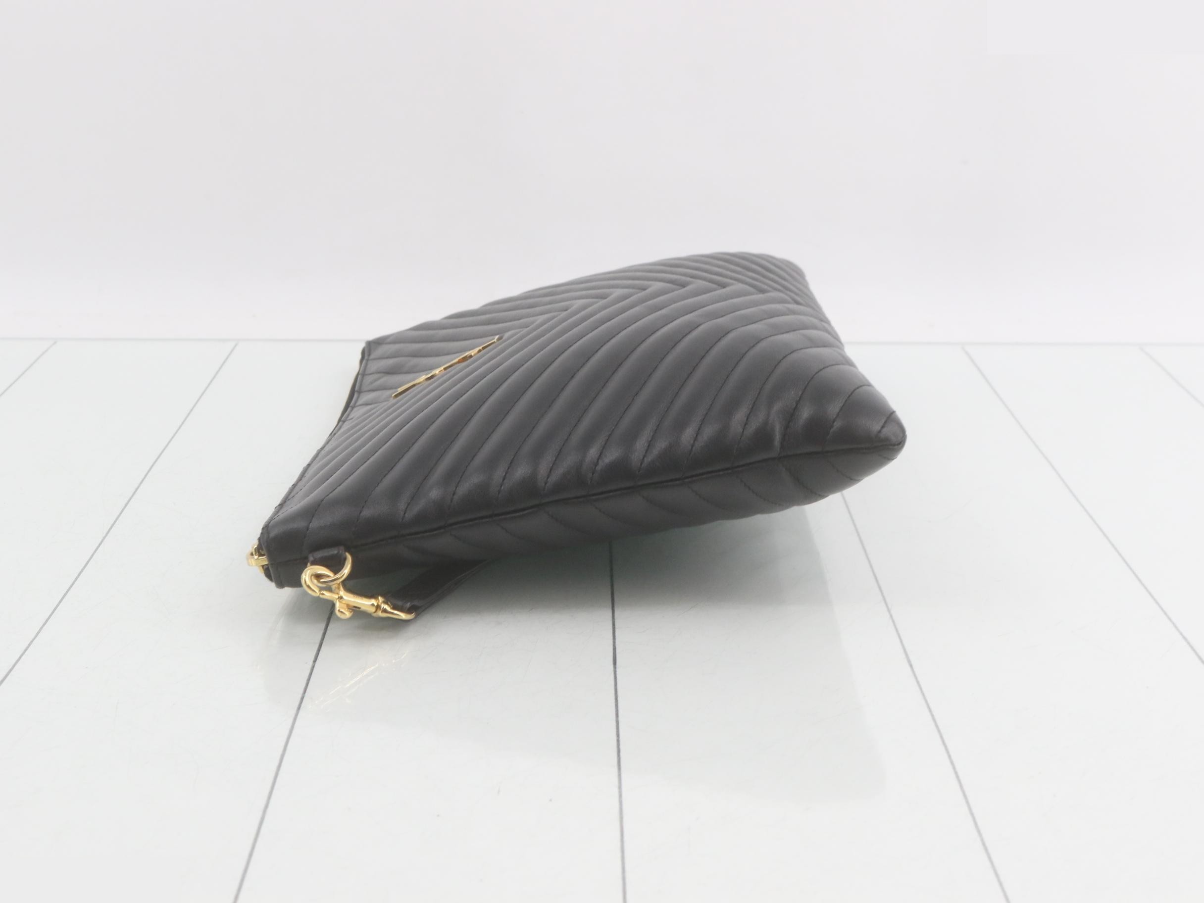 Leather V-stitch clutch bag, black — view 4