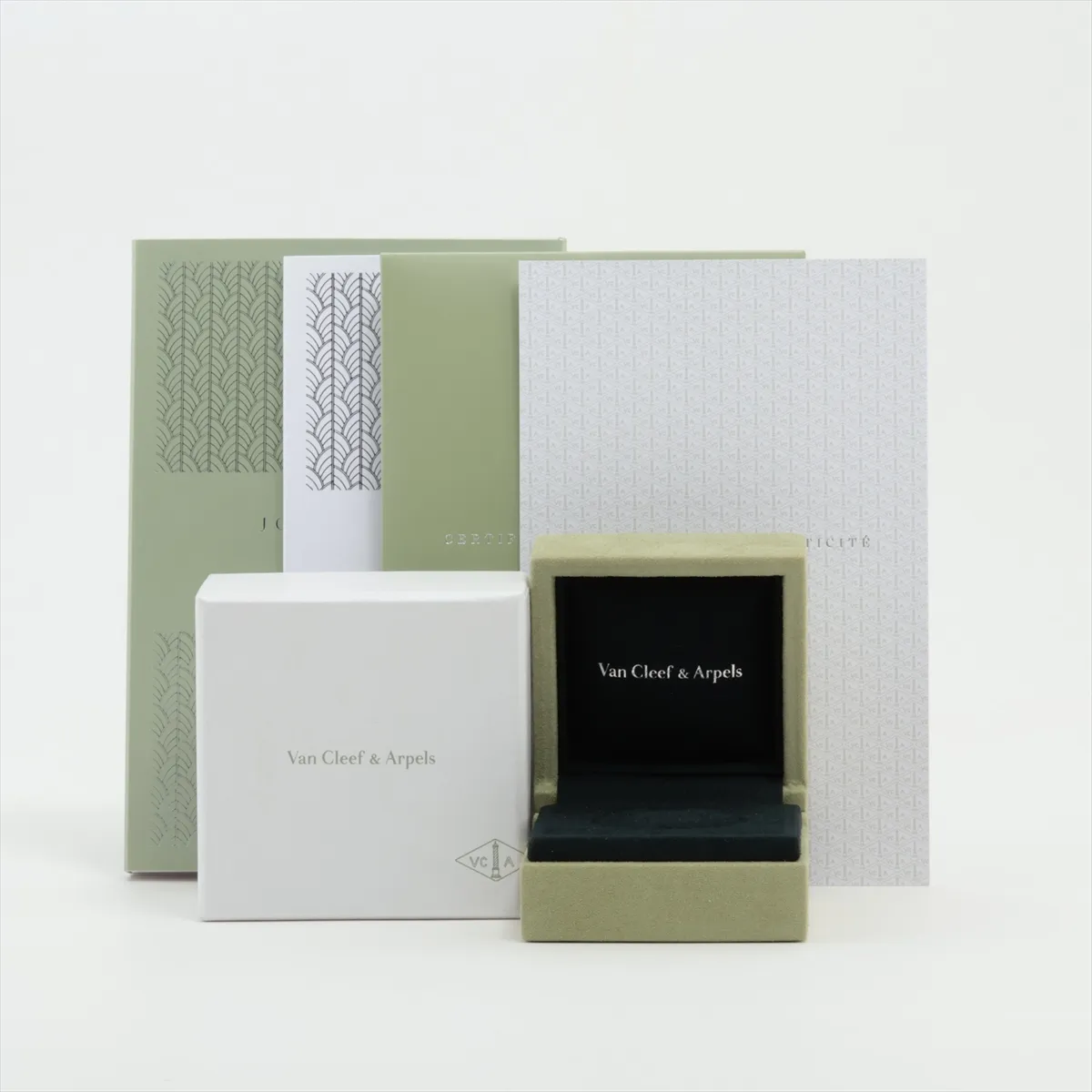 Perlee Ring, 750 (WG), 2.1g, Size 48, JP910645, VCARPJME48 — view 5