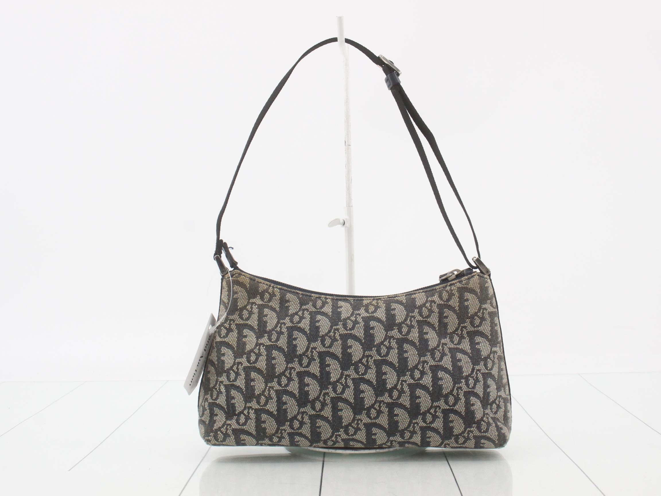 Trotter (bag) - Shoulder bag - Accessory pouch — view 2
