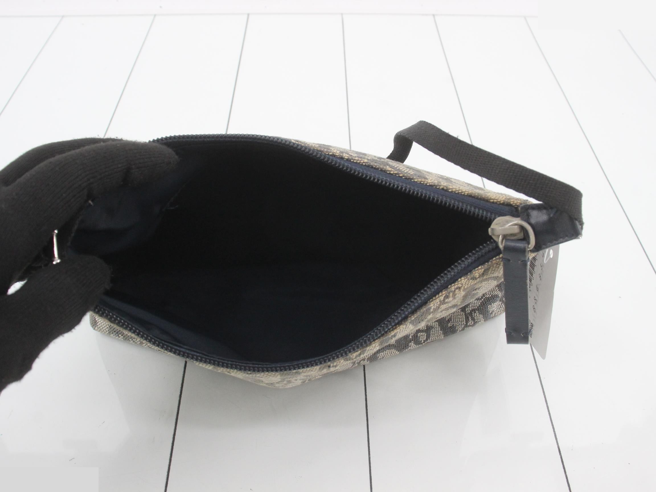 Trotter (bag) - Shoulder bag - Accessory pouch — view 4