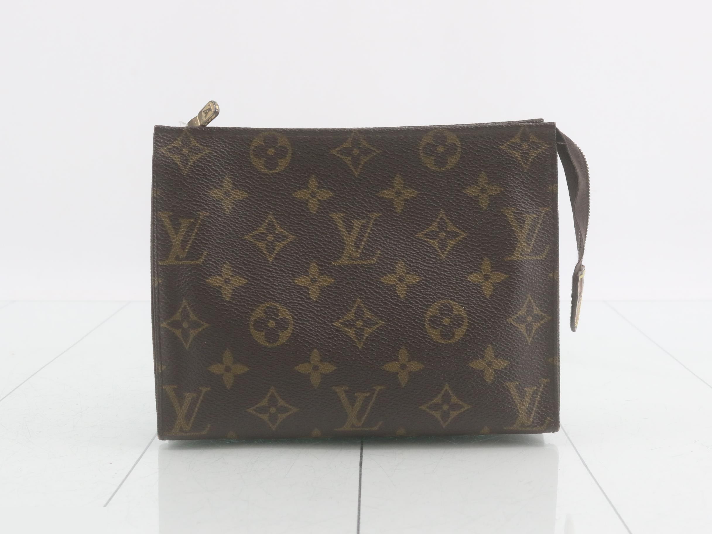 Pochette Toilette 19 Monogram M47544