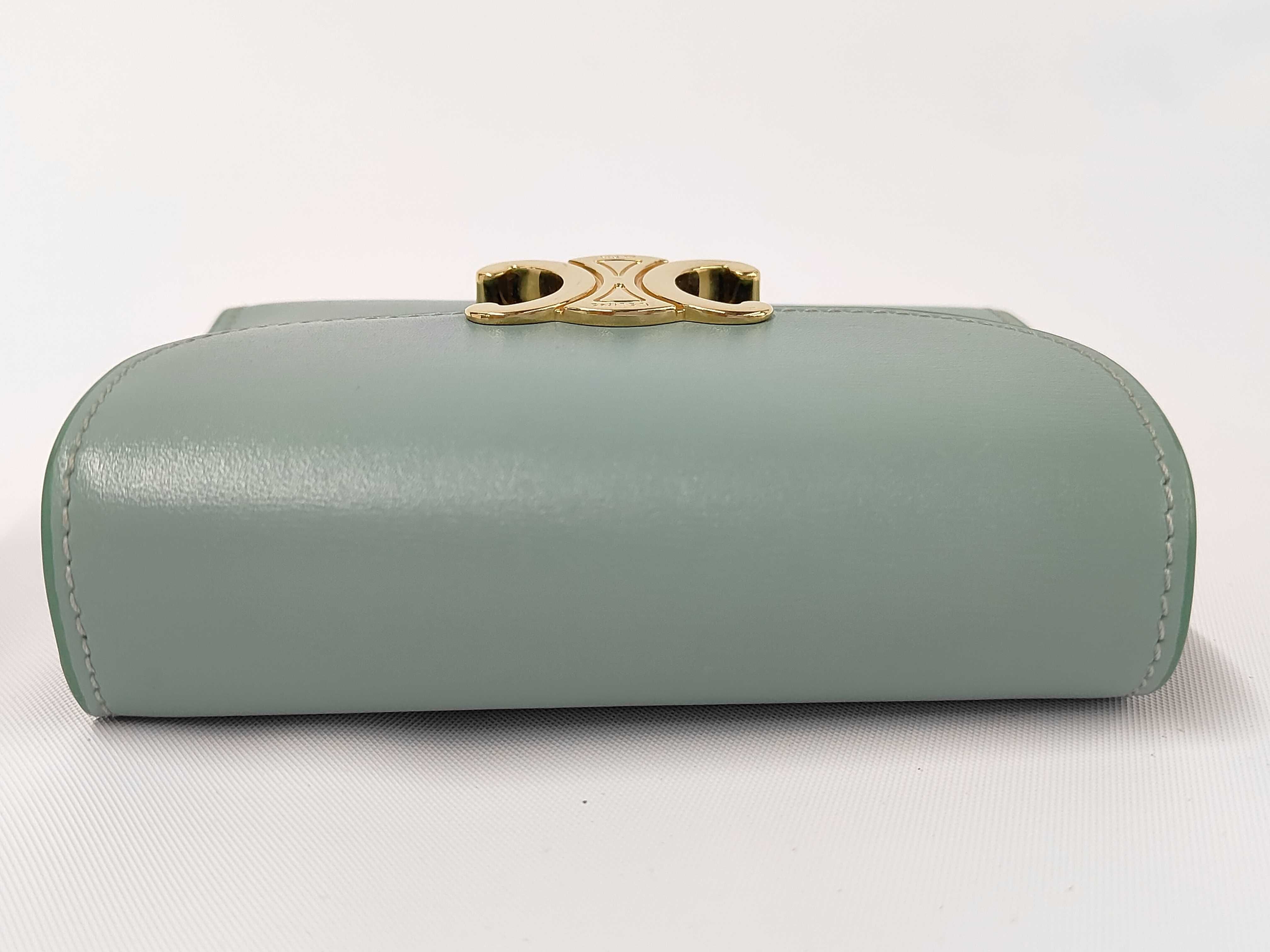 Triomphe Small Flap Wallet Leather Compact Wallet Green — view 3