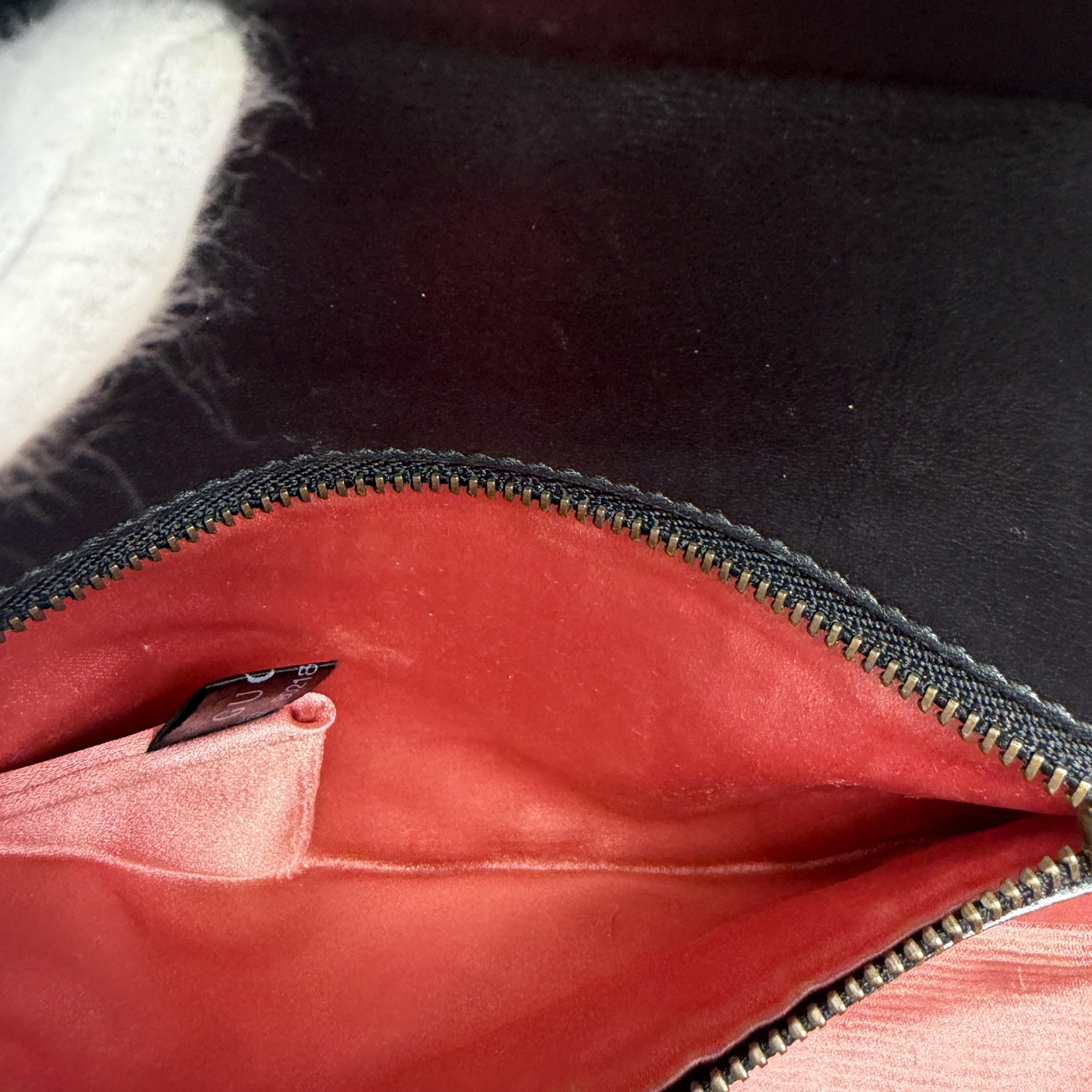 GG Marmont Matelassé Velvet Chain Shoulder Bag — view 14