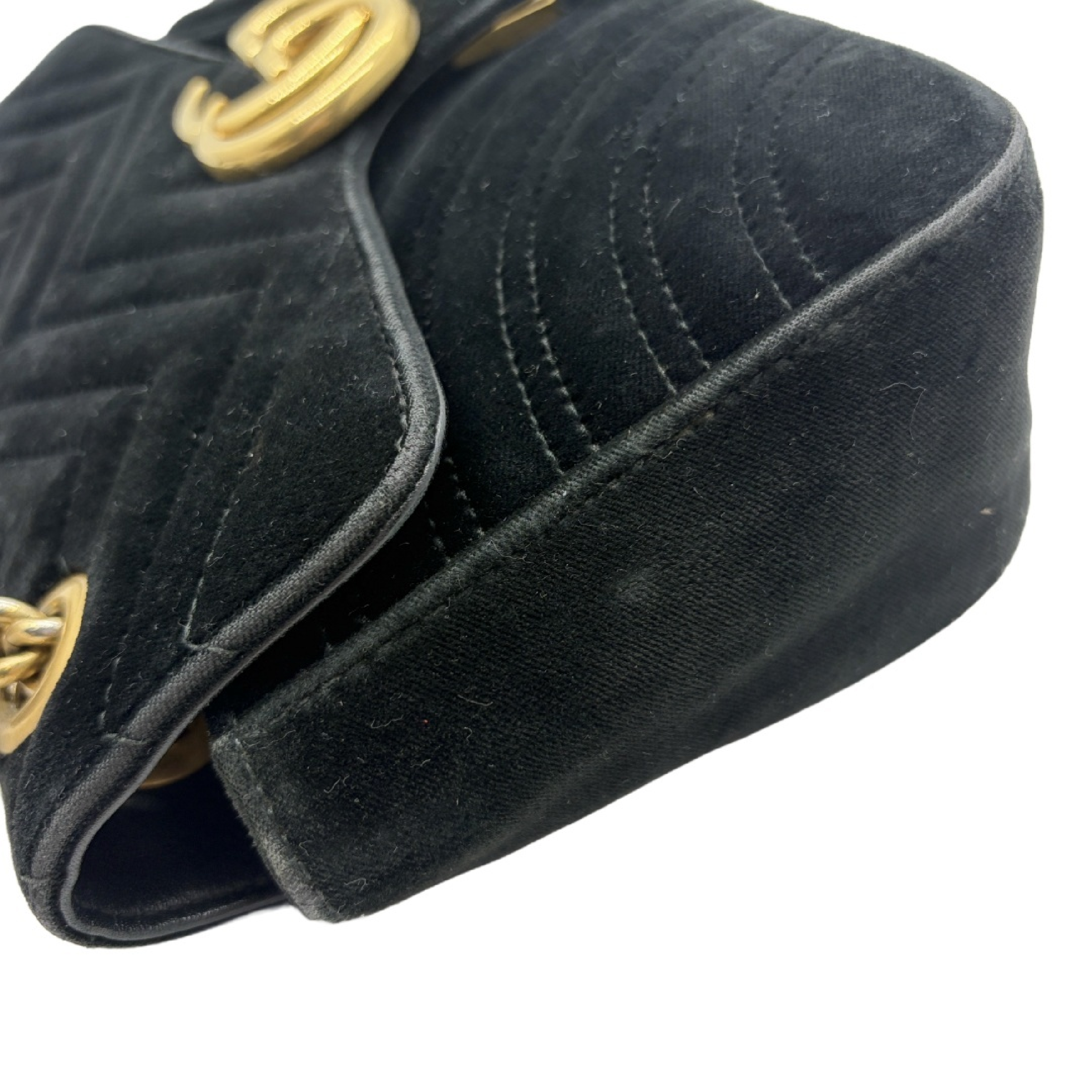 GG Marmont Matelassé Velvet Chain Shoulder Bag — view 3