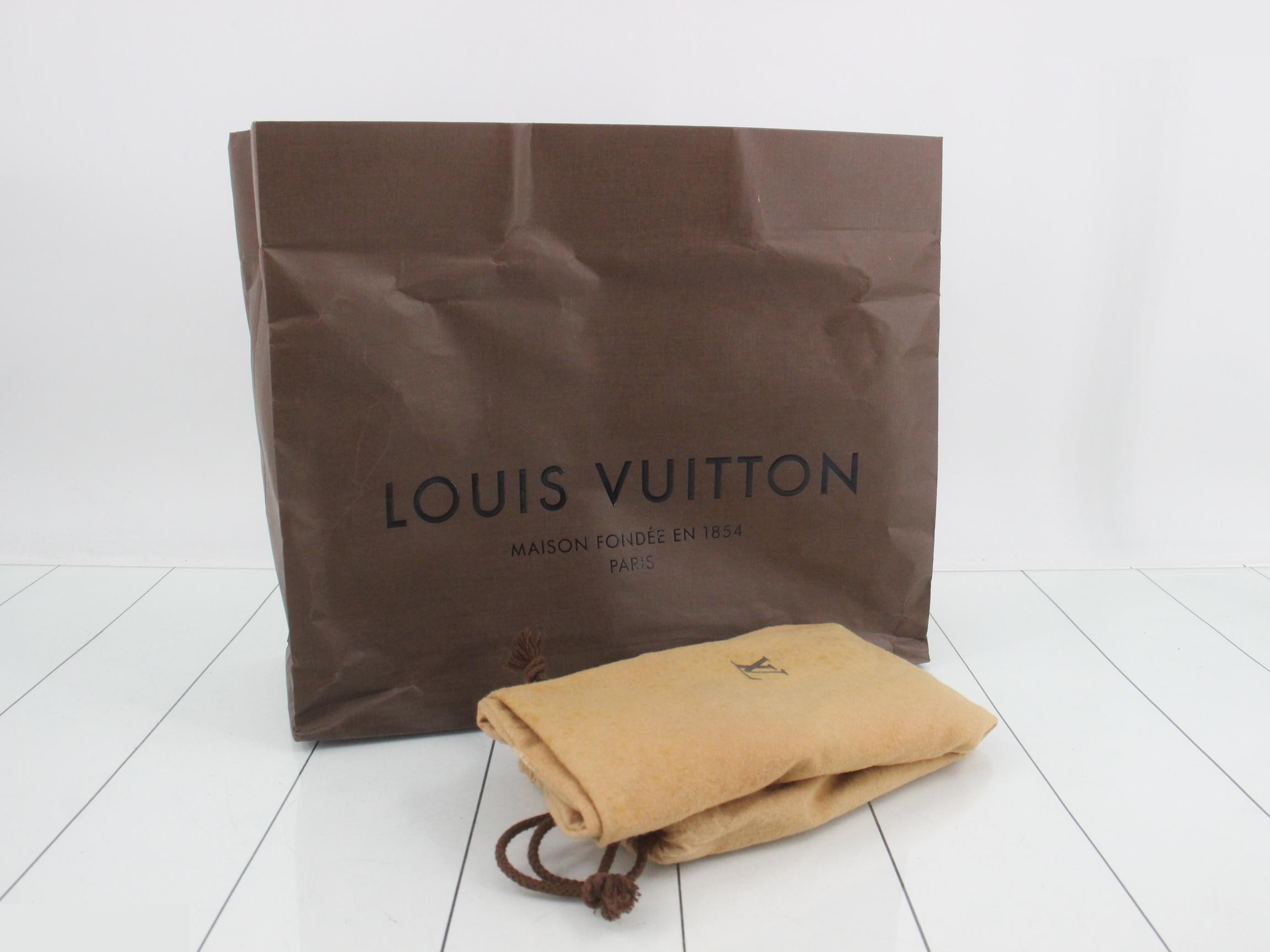 Deauville padlock & key, dust bag, and shopping bag included. — view 7