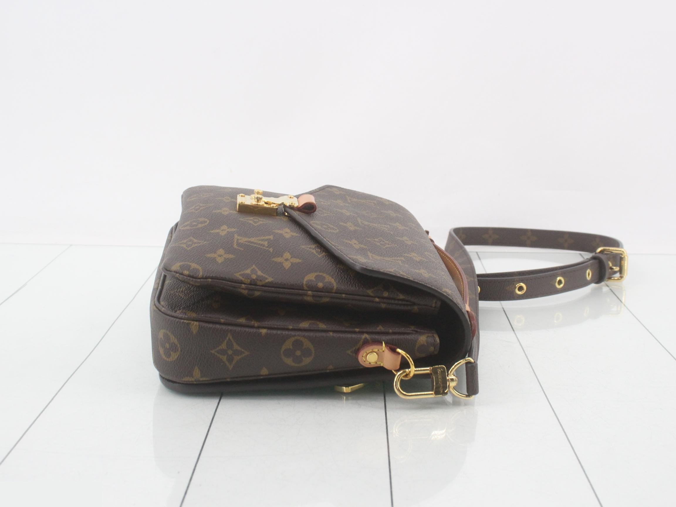 Monogram Pochette Métis MM 2-Way Shoulder/Handbag — view 3