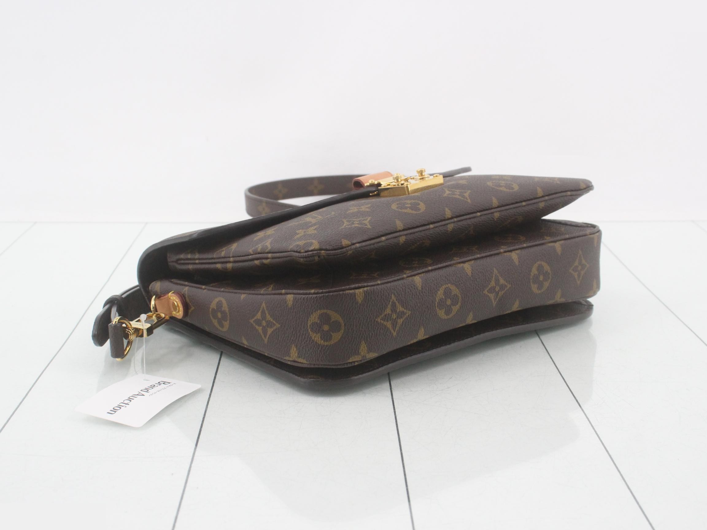 Monogram Pochette Métis MM 2-Way Shoulder/Handbag — view 5