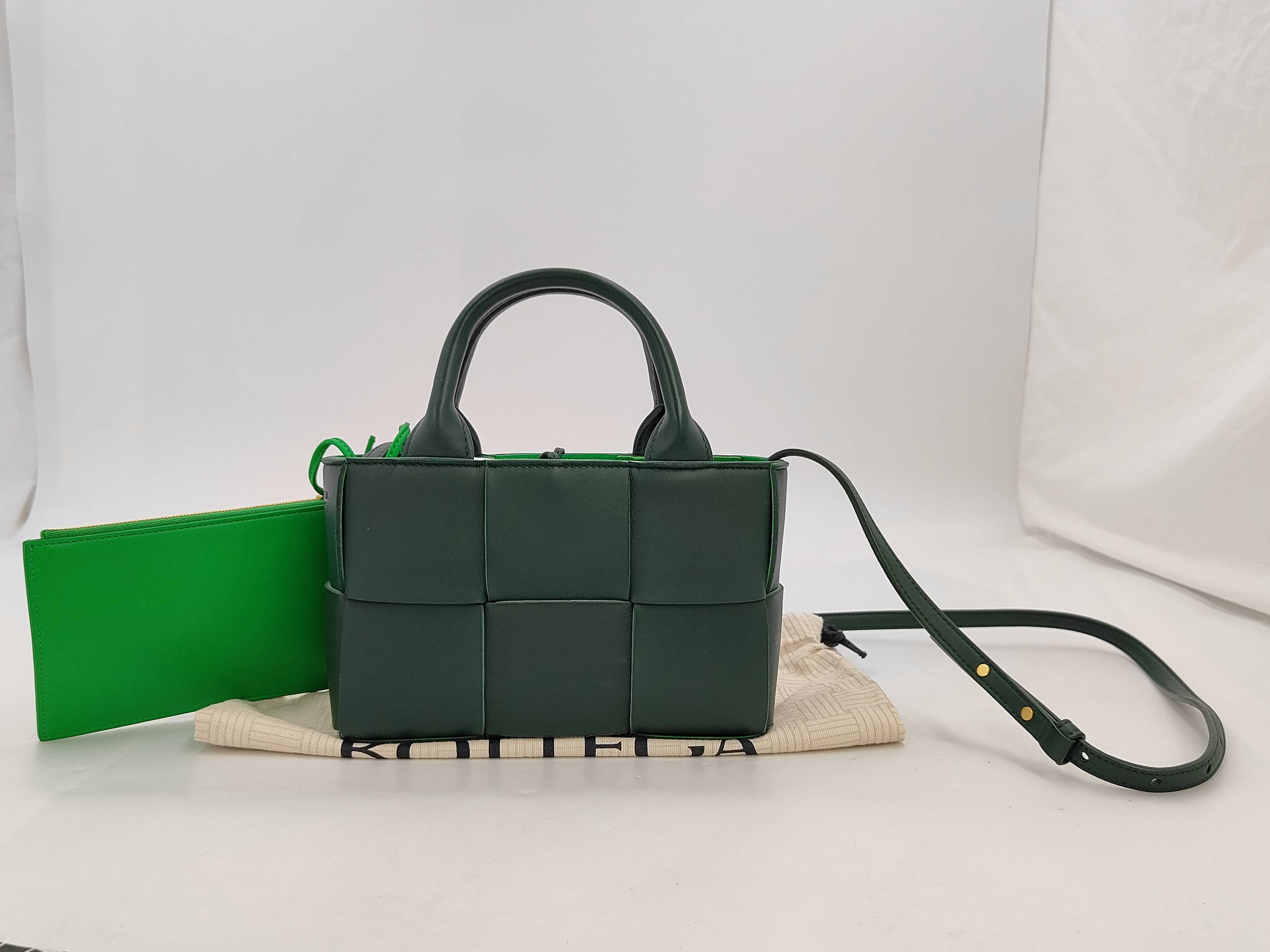Arco Shoulder Bag