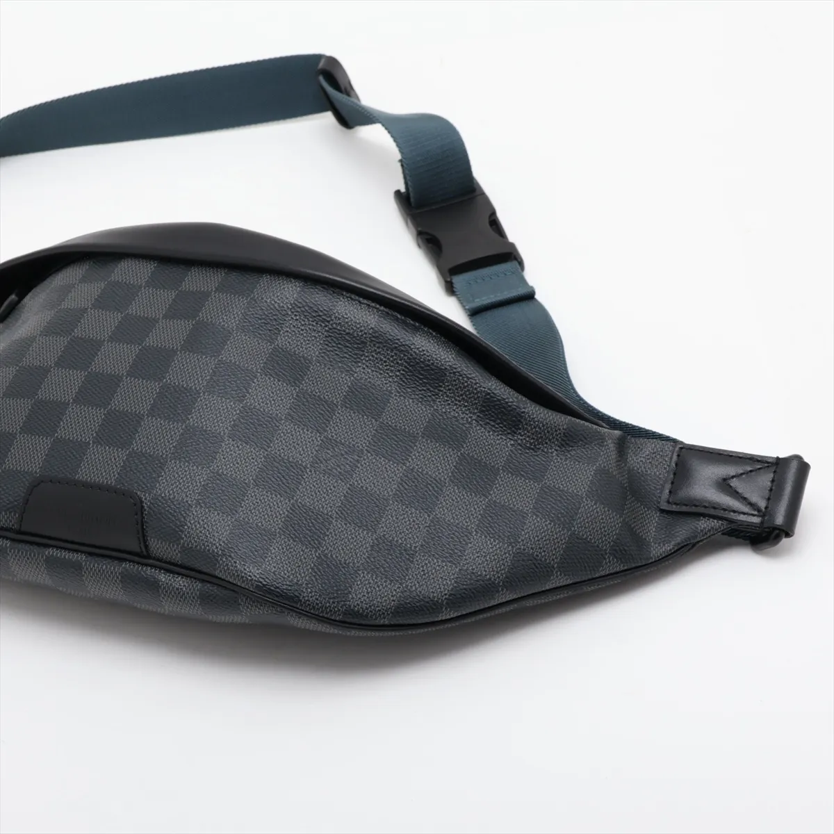 Damier Graphite Discovery Bum Bag N40187 CA4159 Black (RFID detected) — view 3