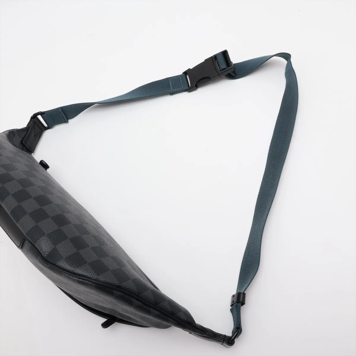 Damier Graphite Discovery Bum Bag N40187 CA4159 Black (RFID detected) — view 5